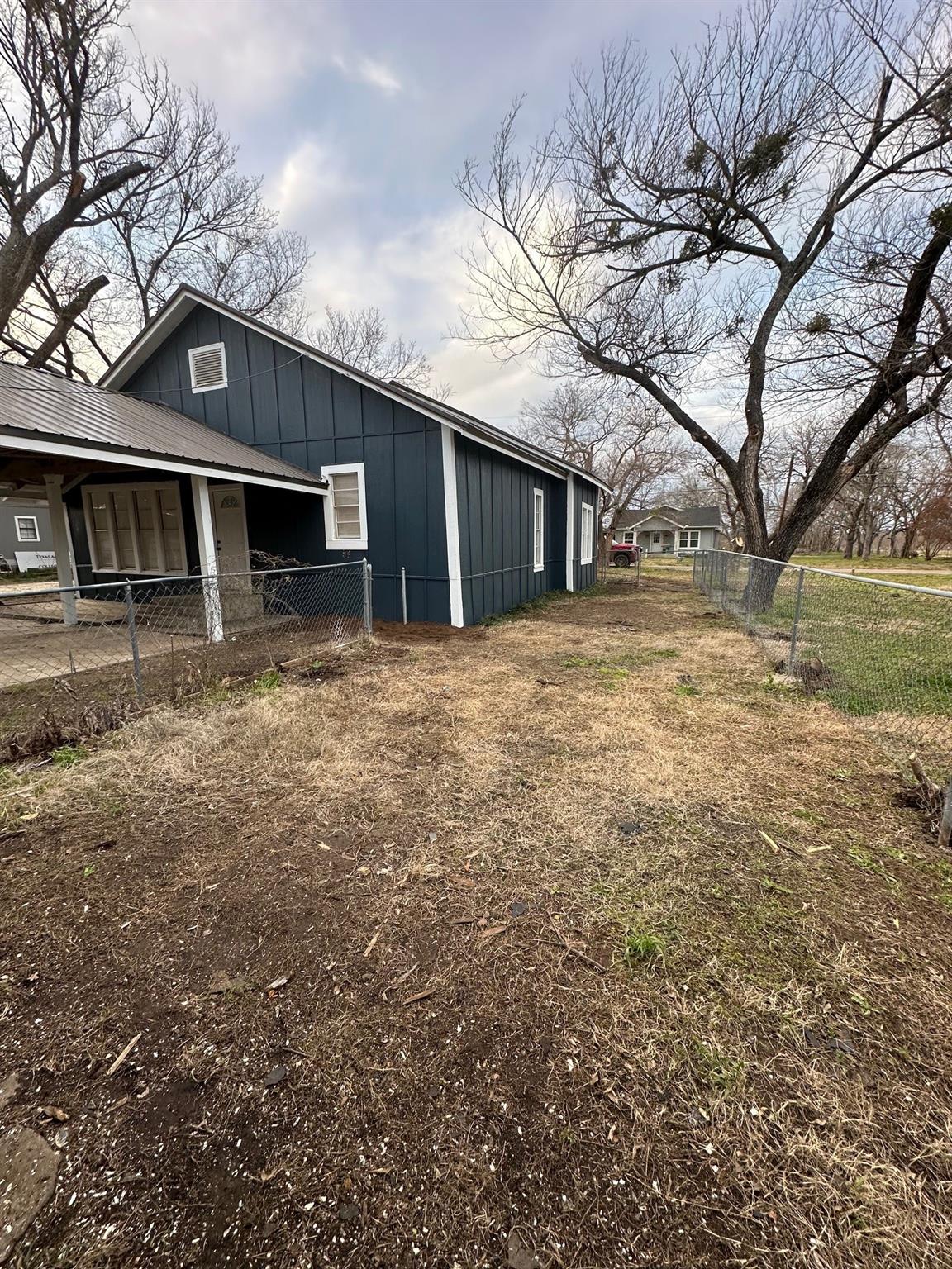 main property photo 18