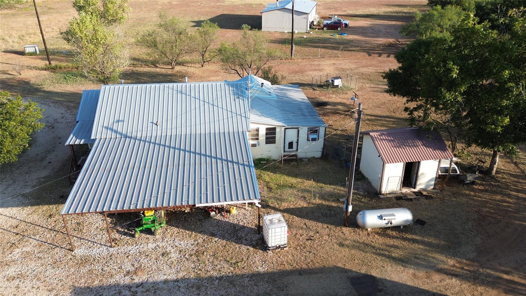 main property photo 11