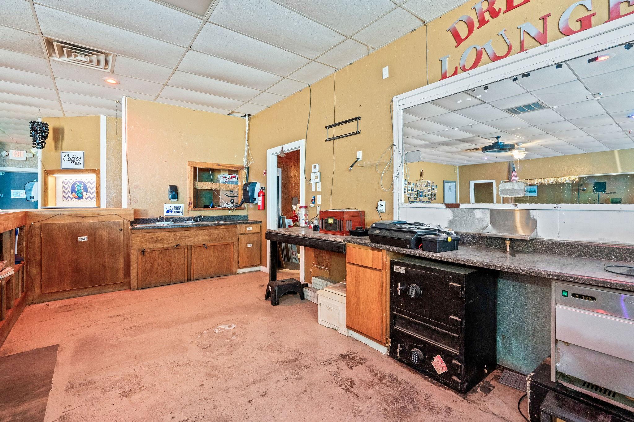 main property photo 28