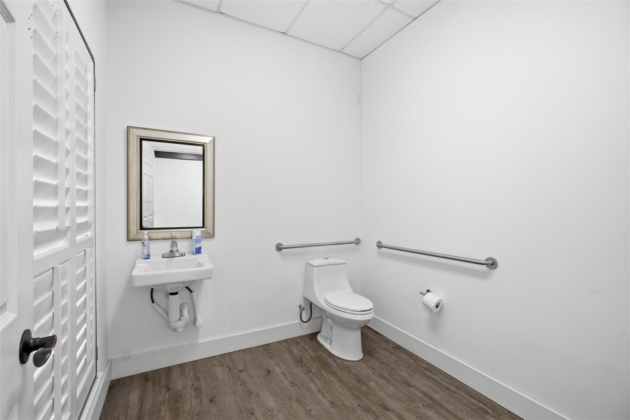 main property photo 16