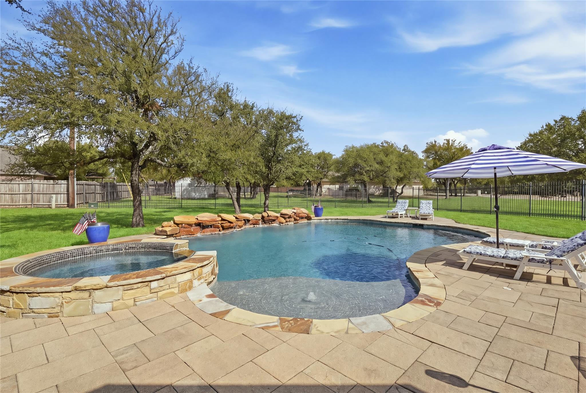 main property photo 33