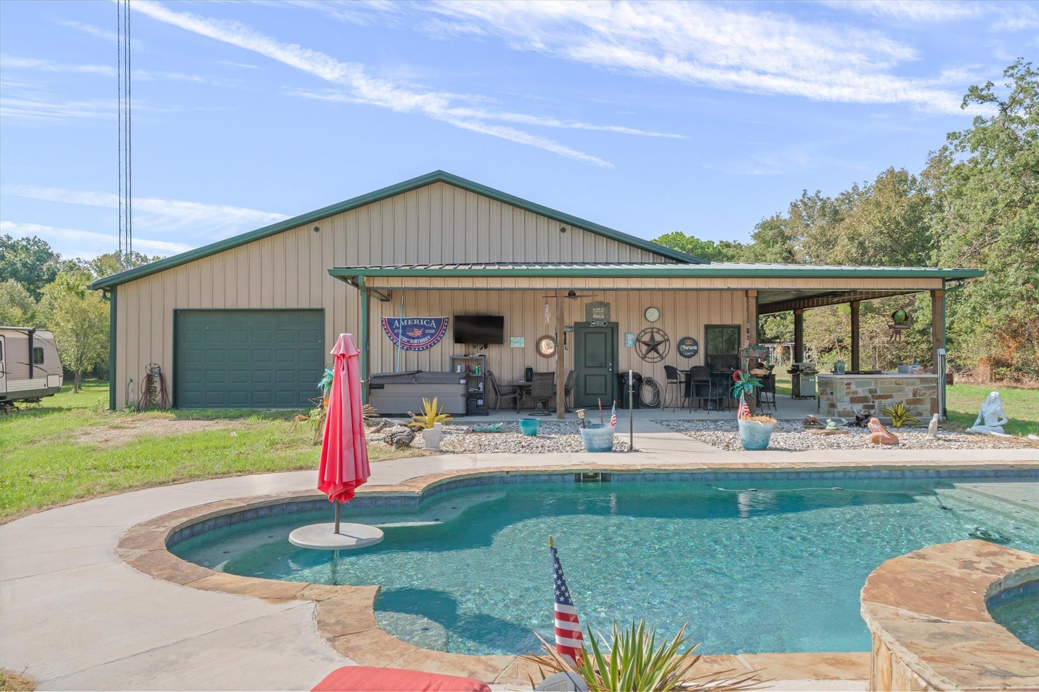 main property photo 32