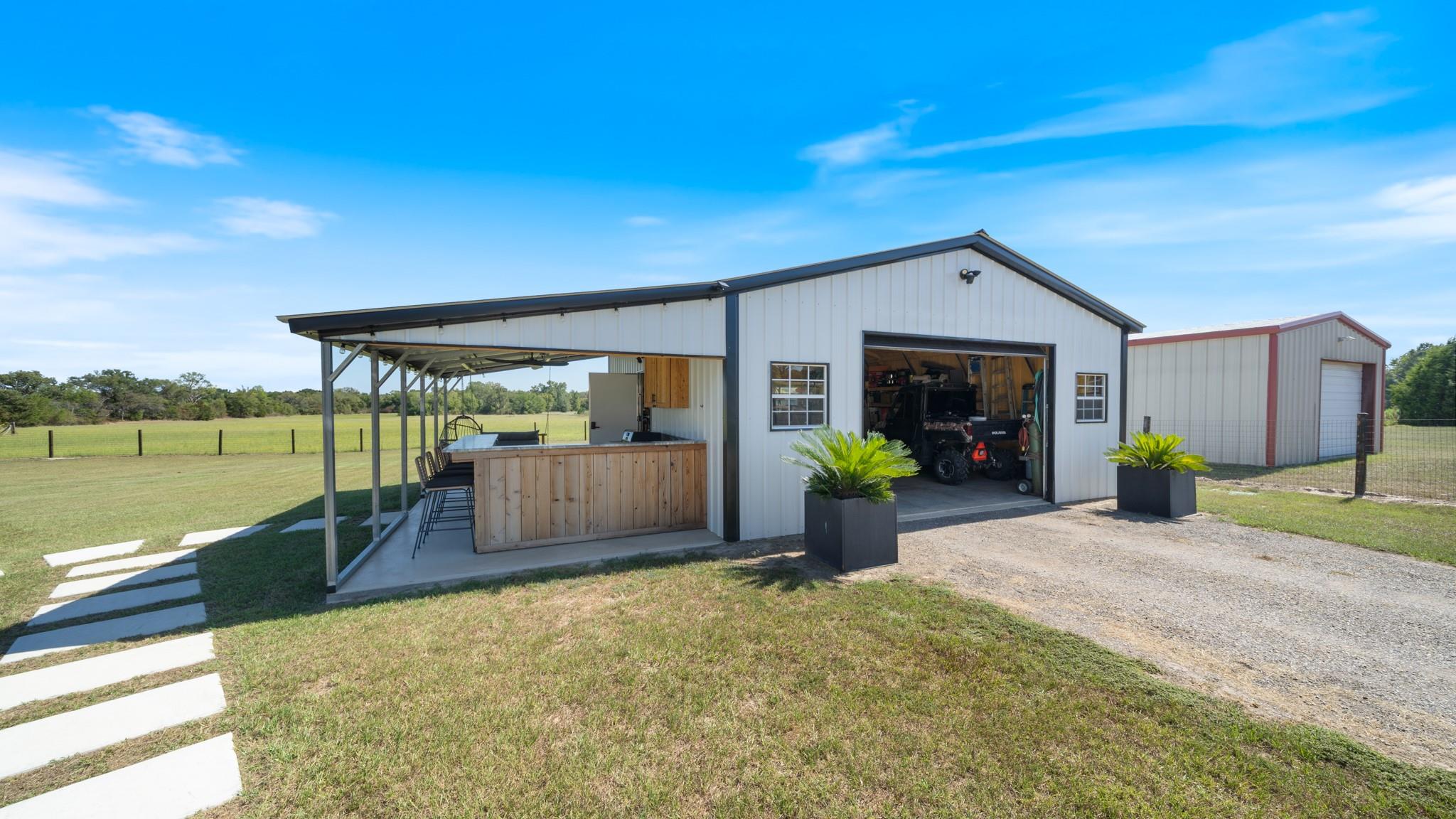 main property photo 28
