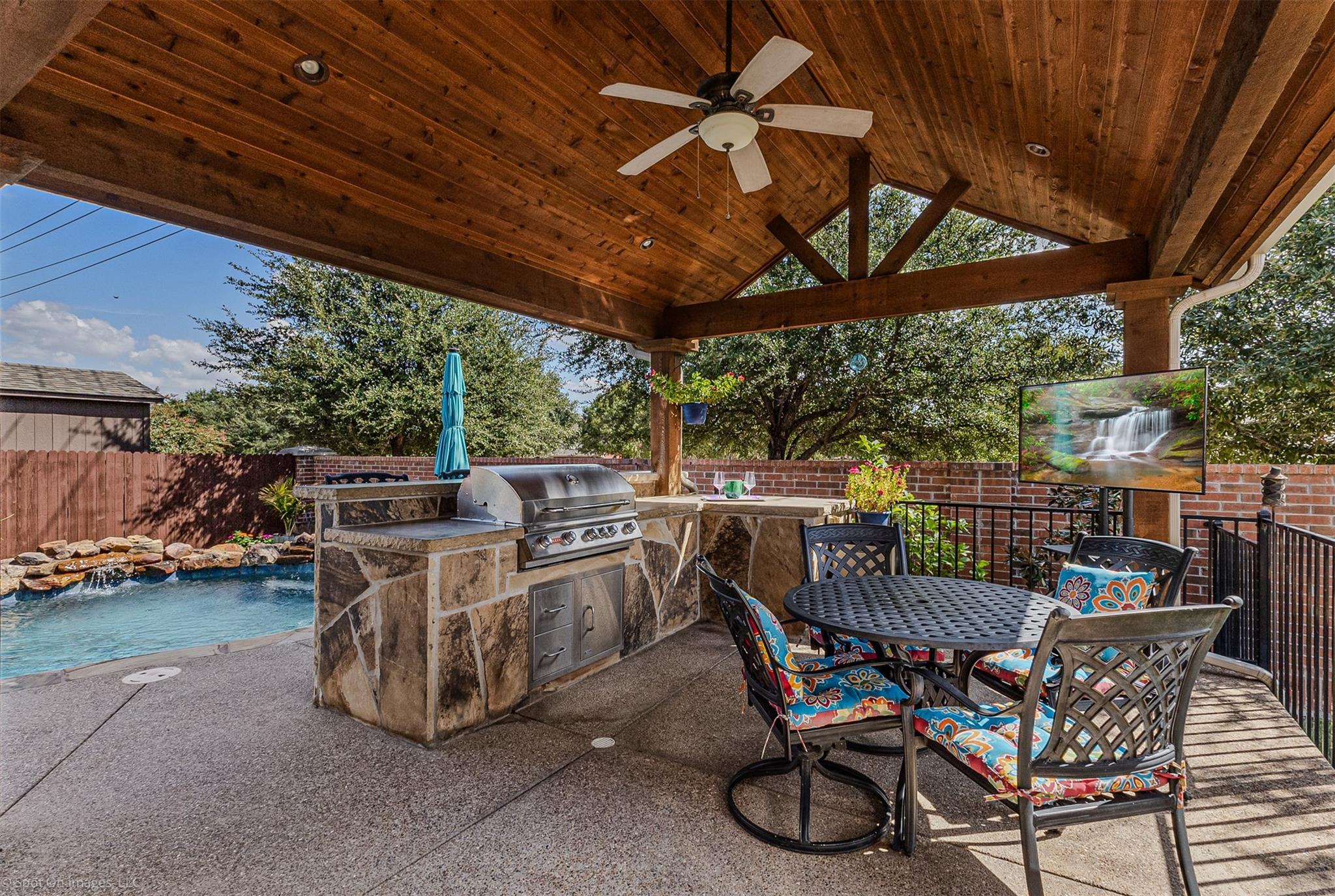 main property photo 25