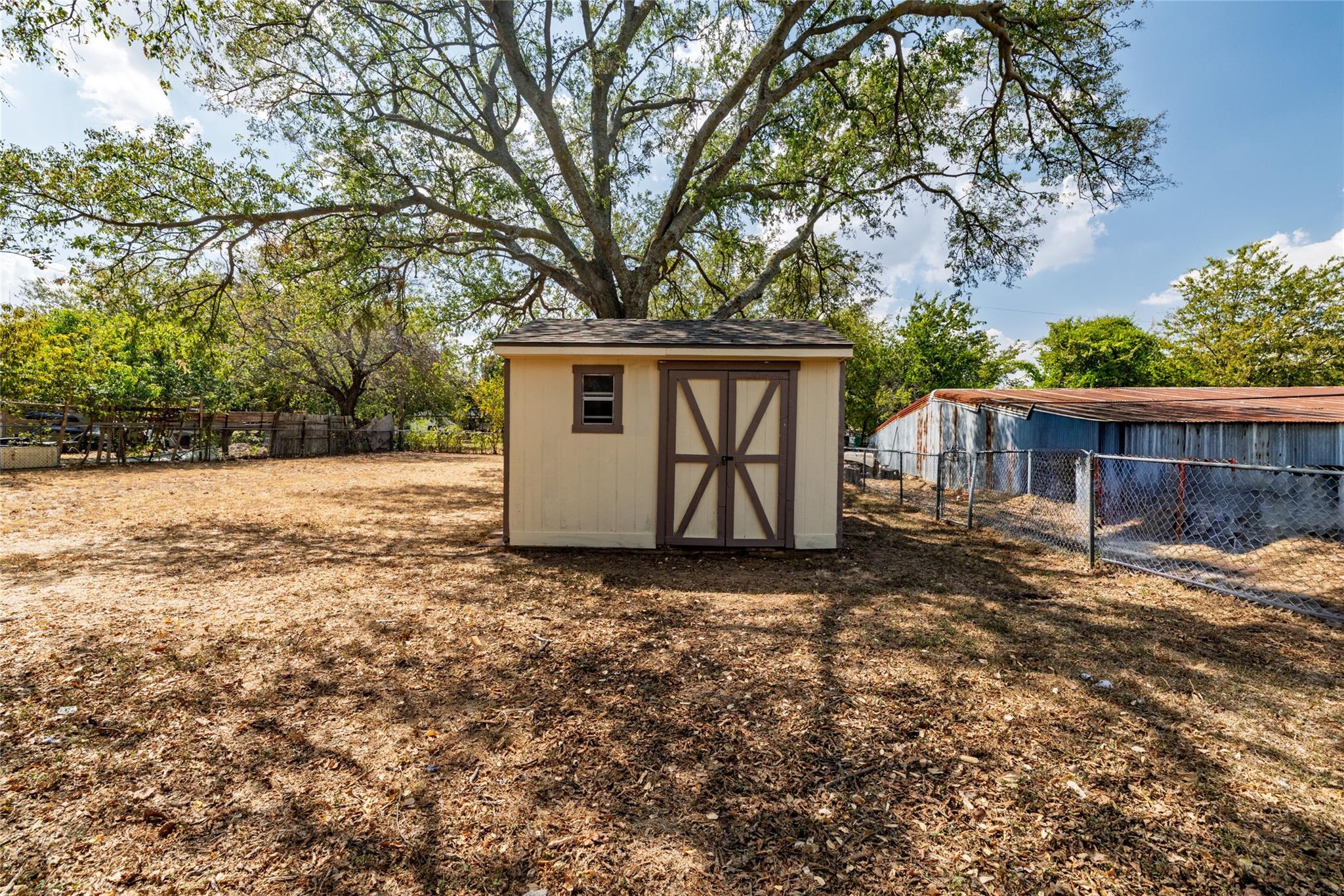 main property photo 37