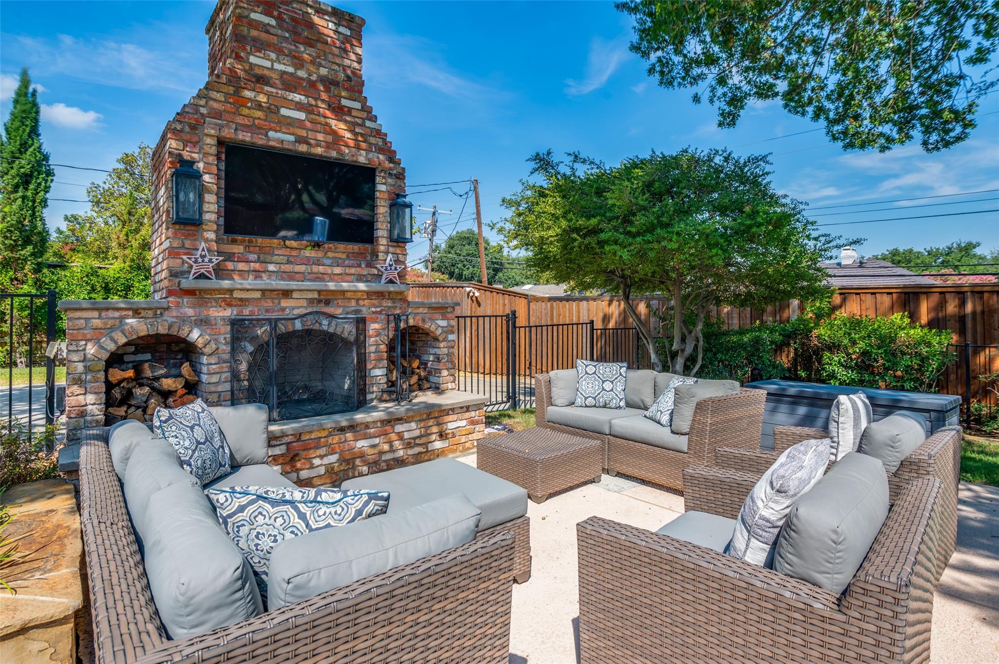 main property photo 32