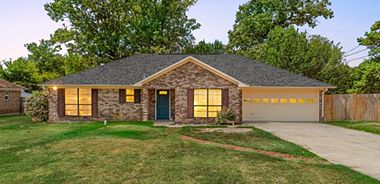 image of property with 3 Bed | 2 Bath | 1,960 Sqft