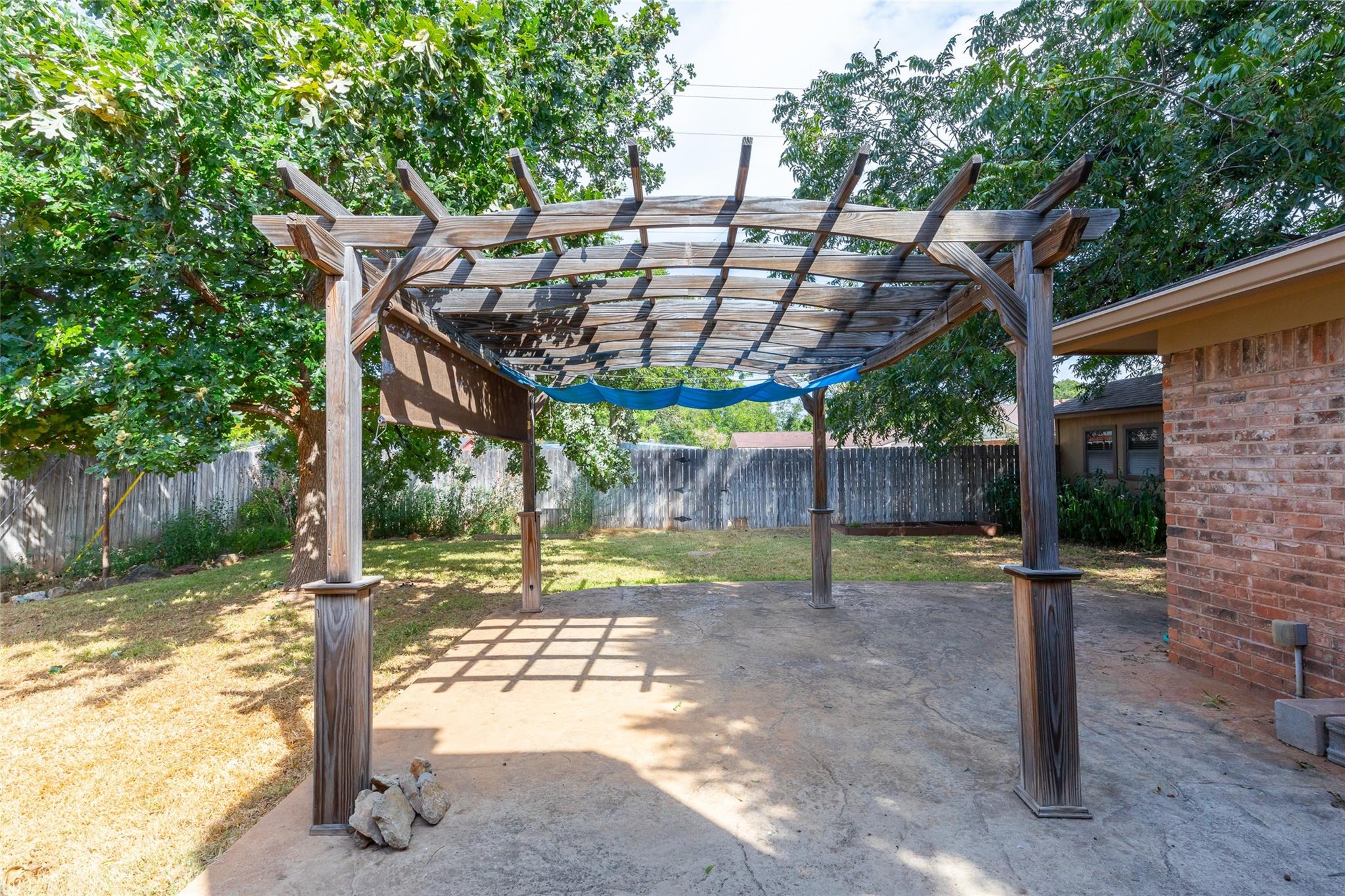 main property photo 30