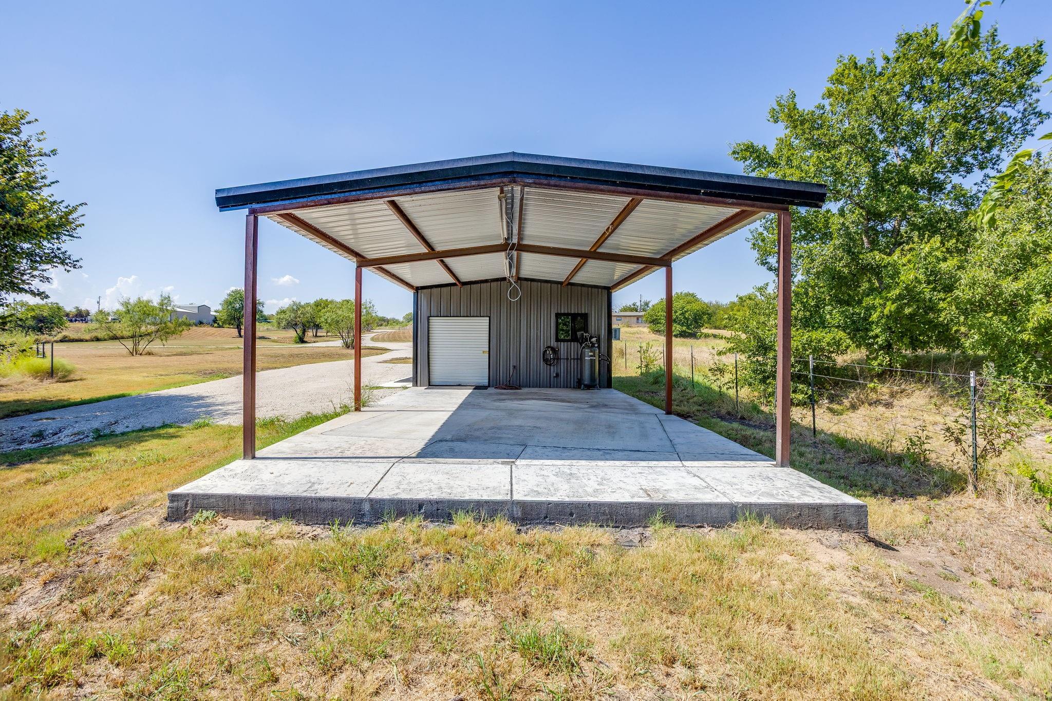 main property photo 29