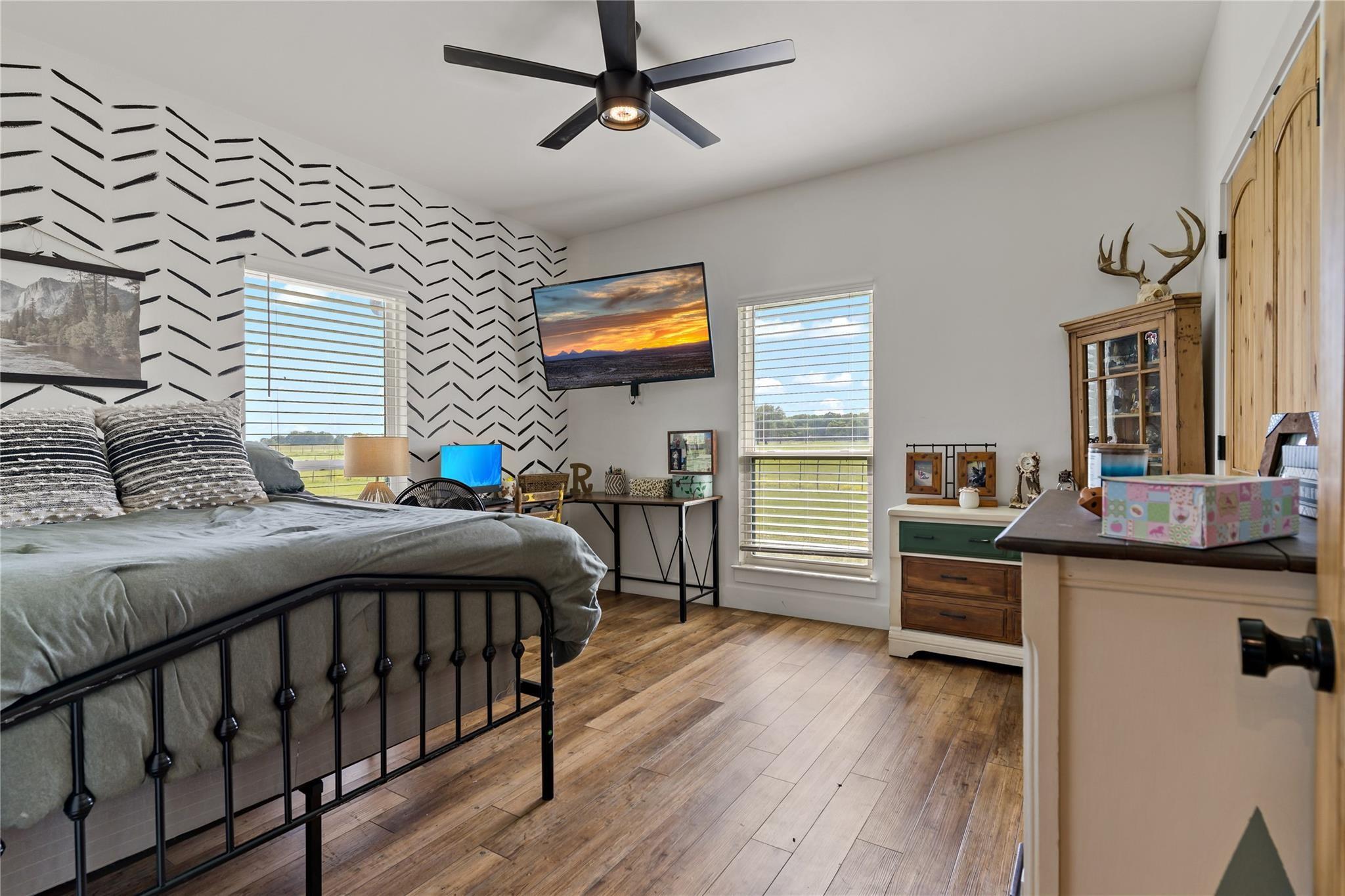 main property photo 16