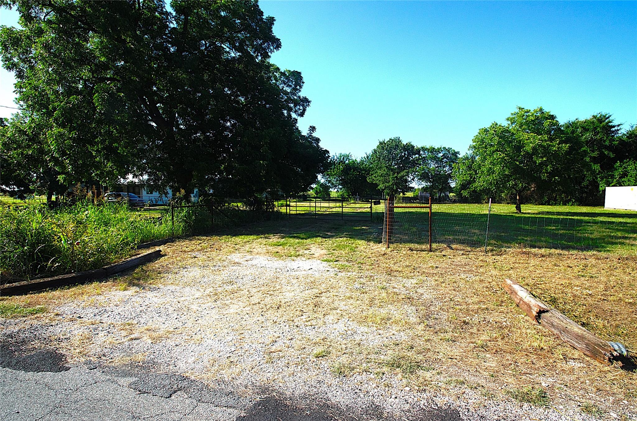 main property photo 23