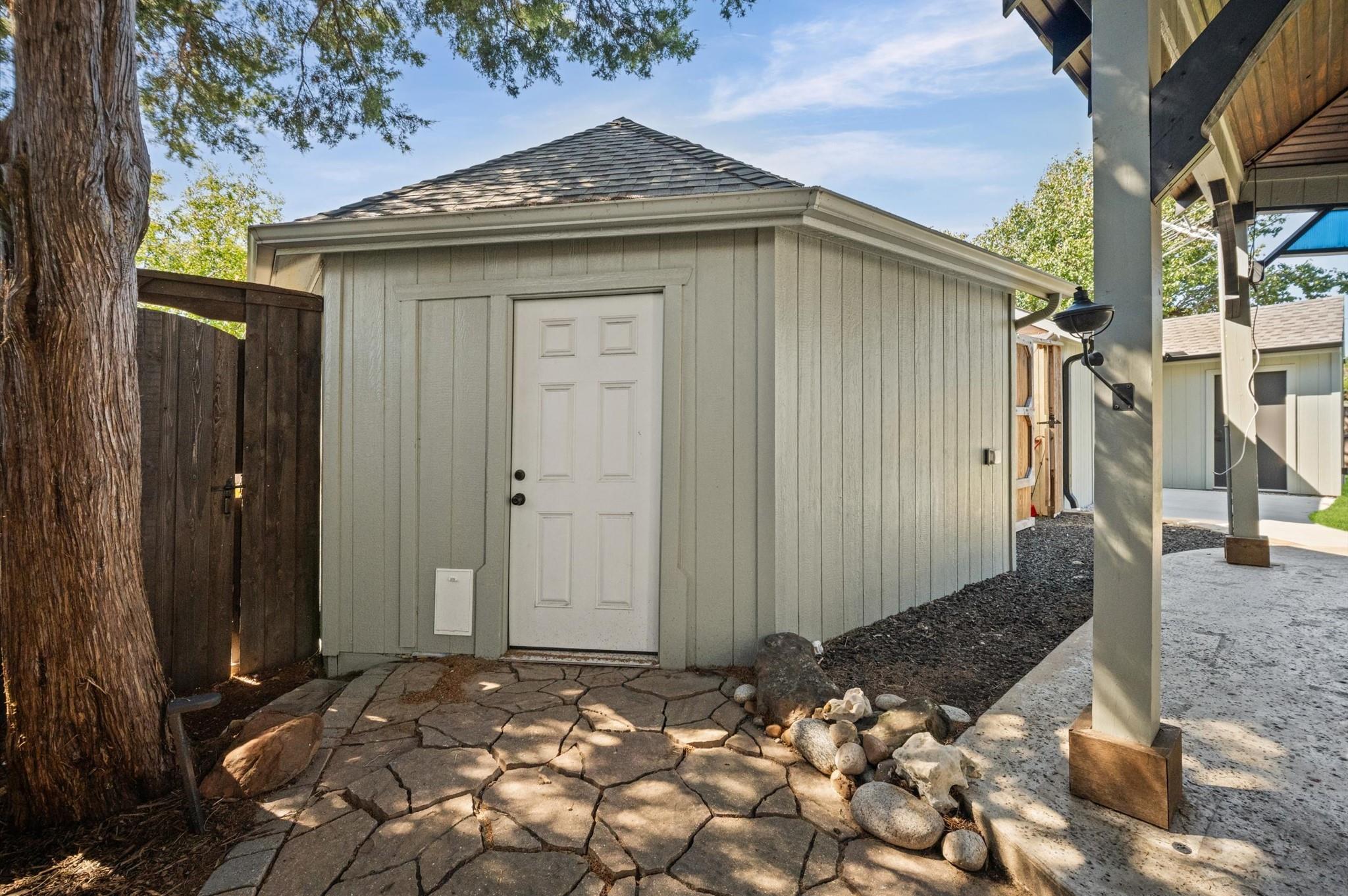 main property photo 30