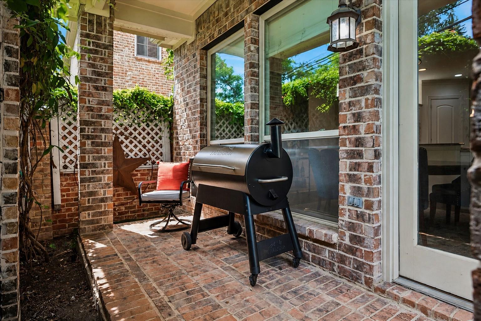 main property photo 18