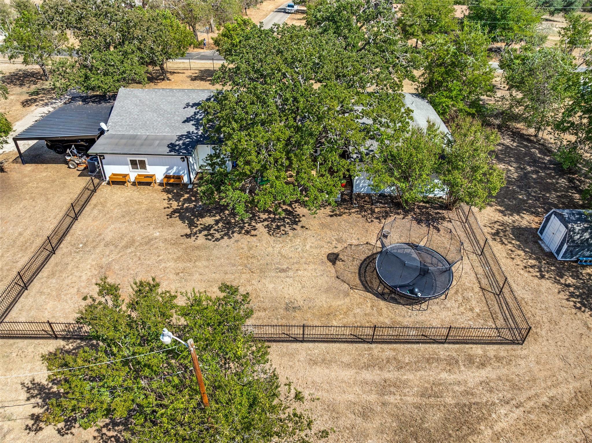 main property photo 28