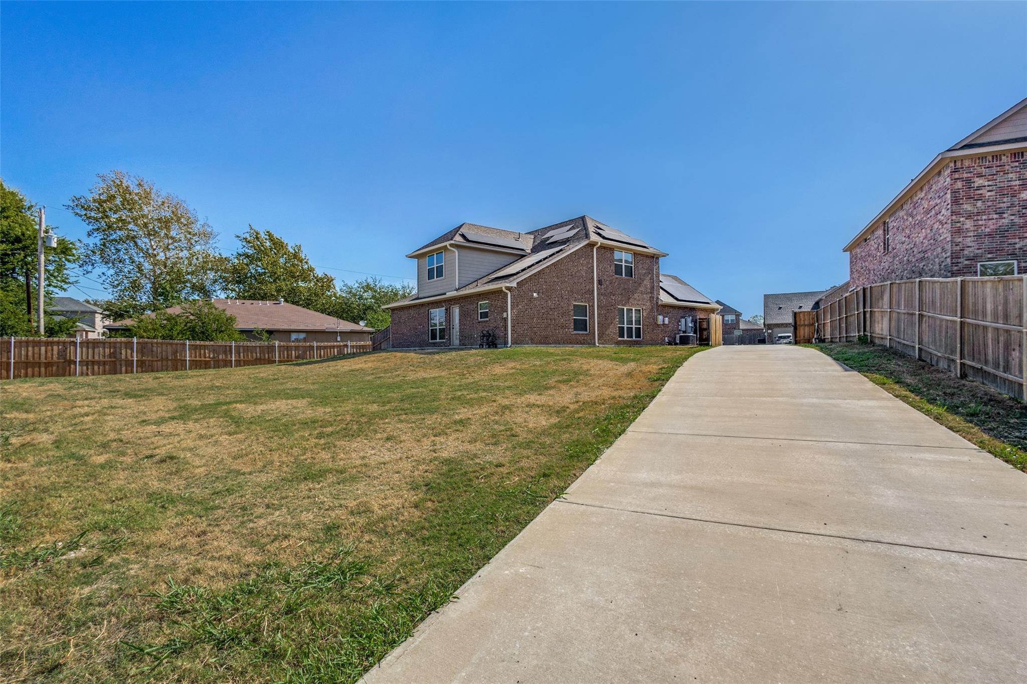 main property photo 30