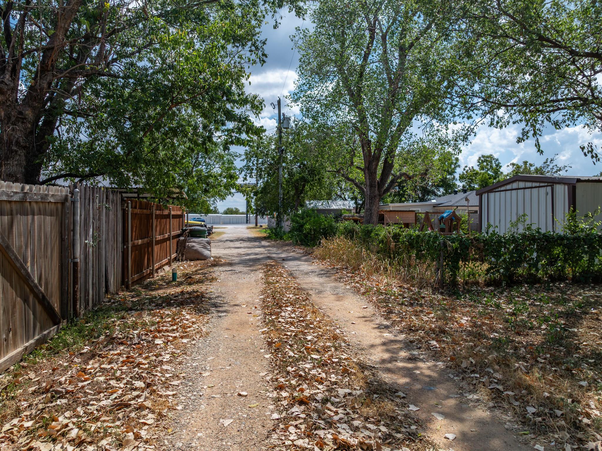 main property photo 28