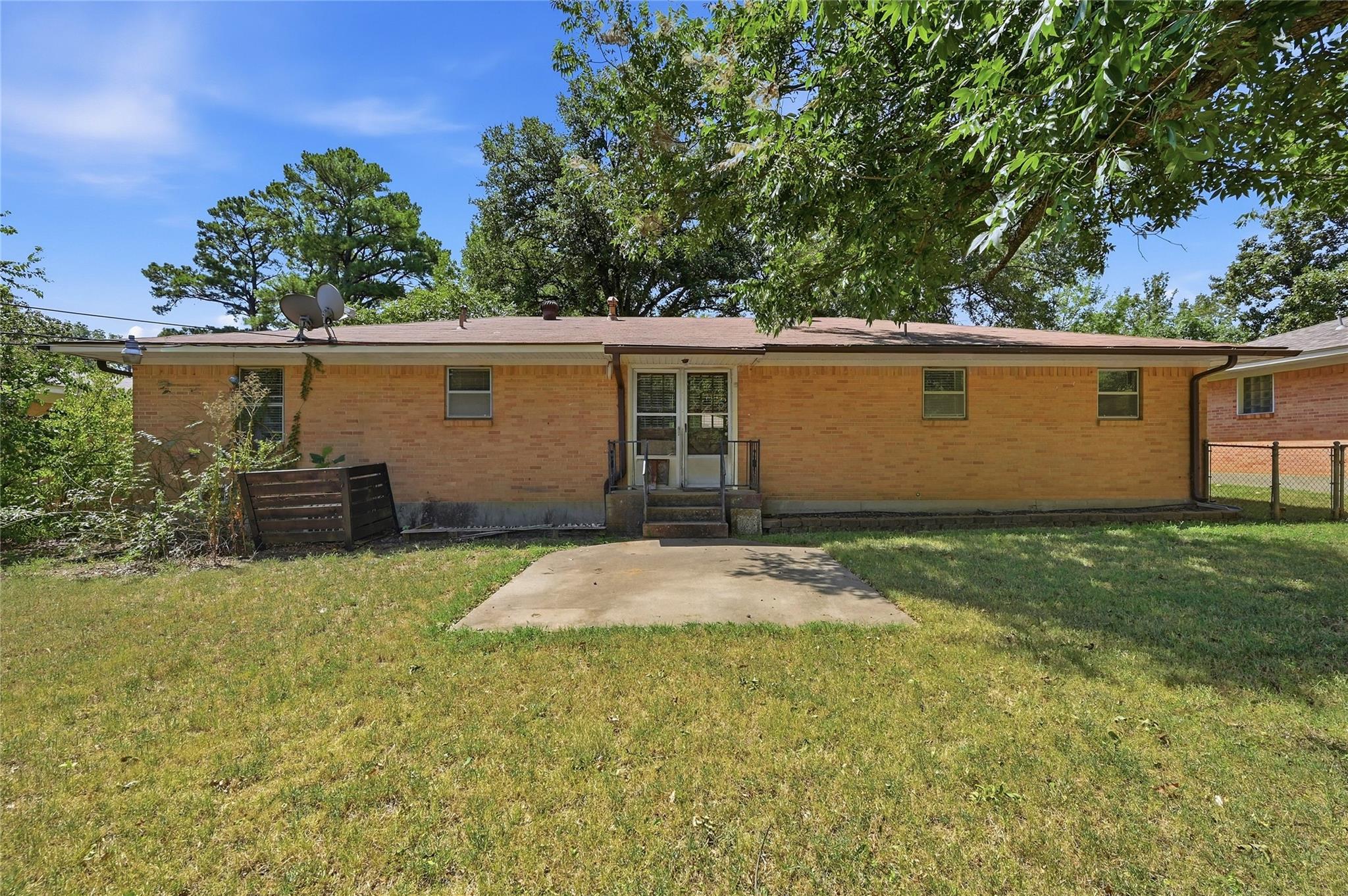 main property photo 23