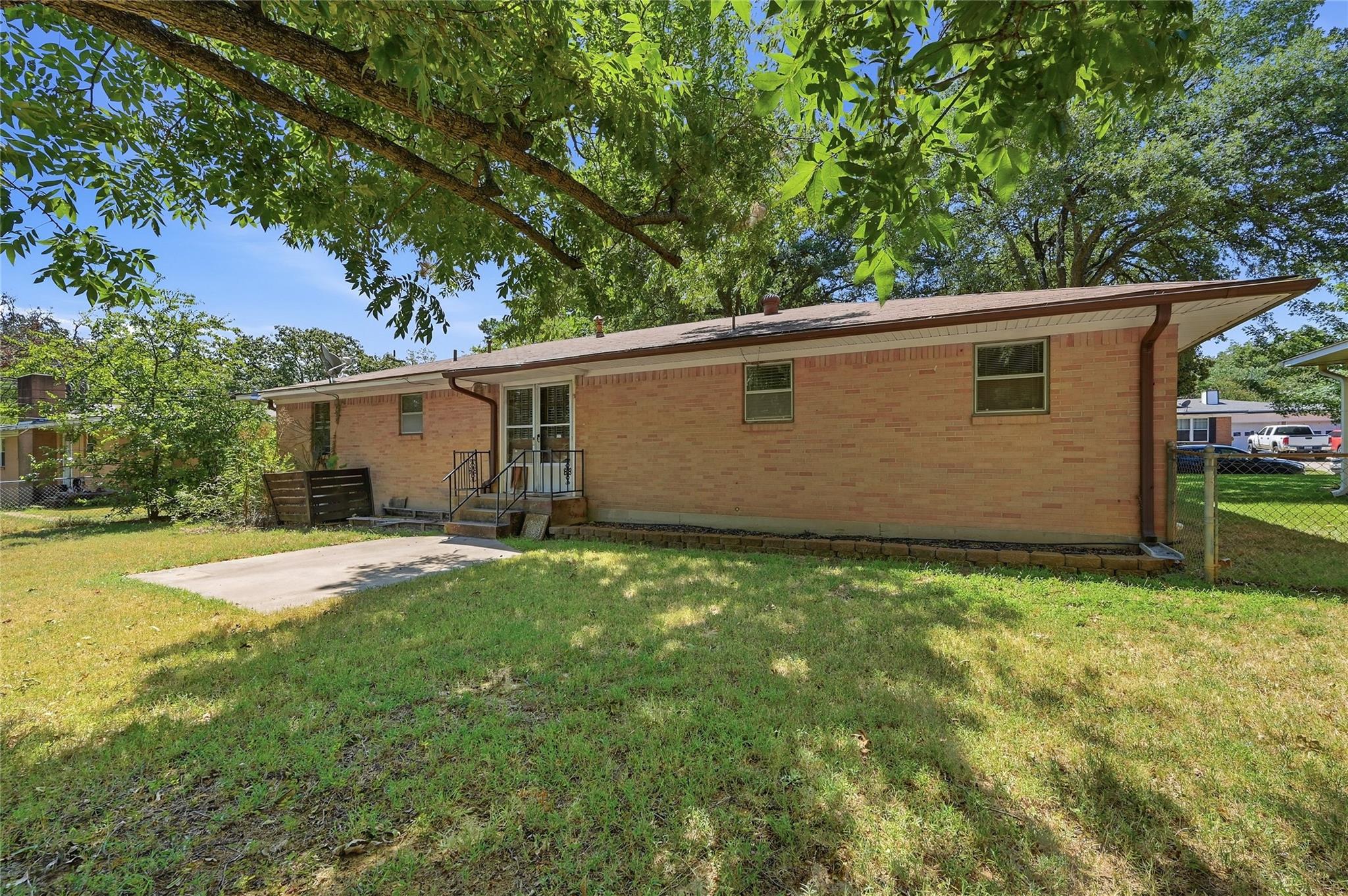 main property photo 25