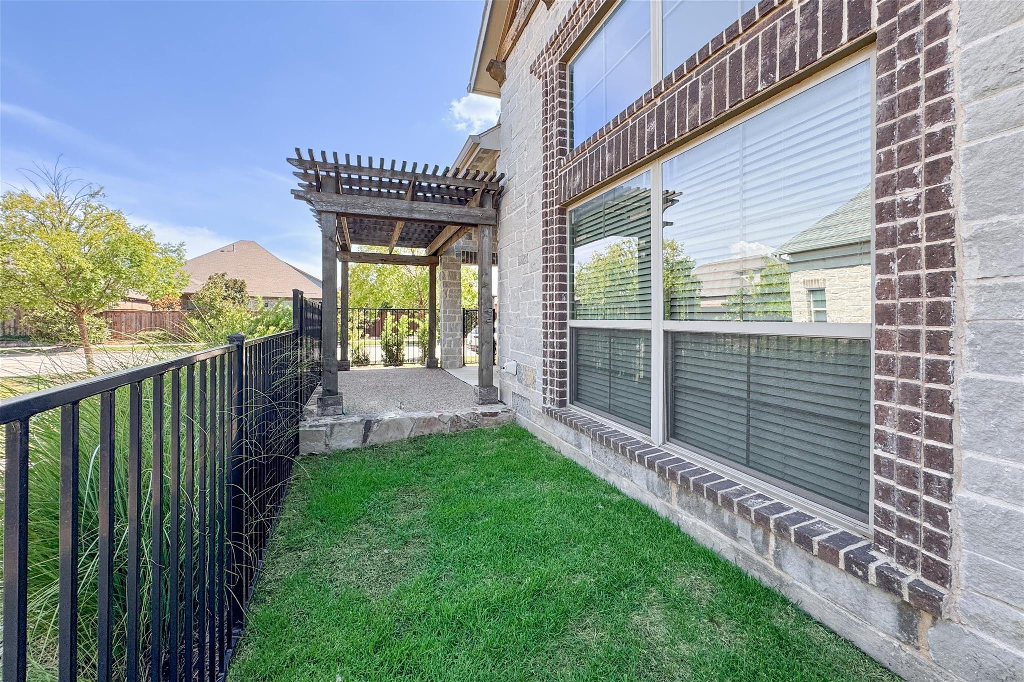 main property photo 14
