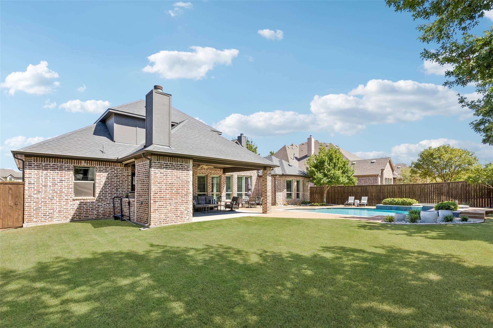 main property photo 29