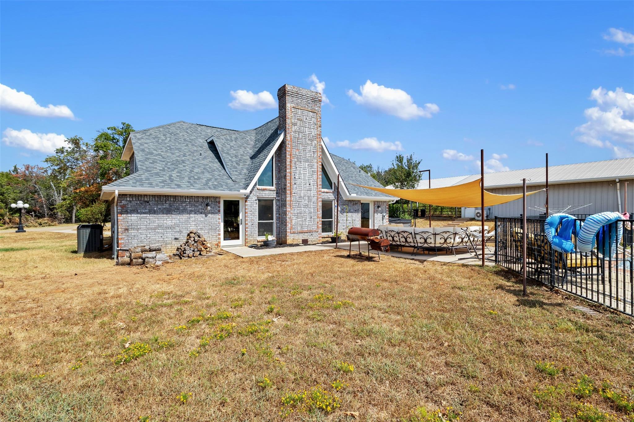 main property photo 23