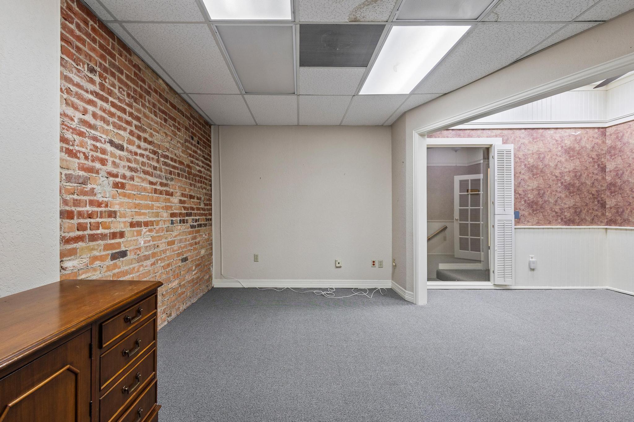 main property photo 25