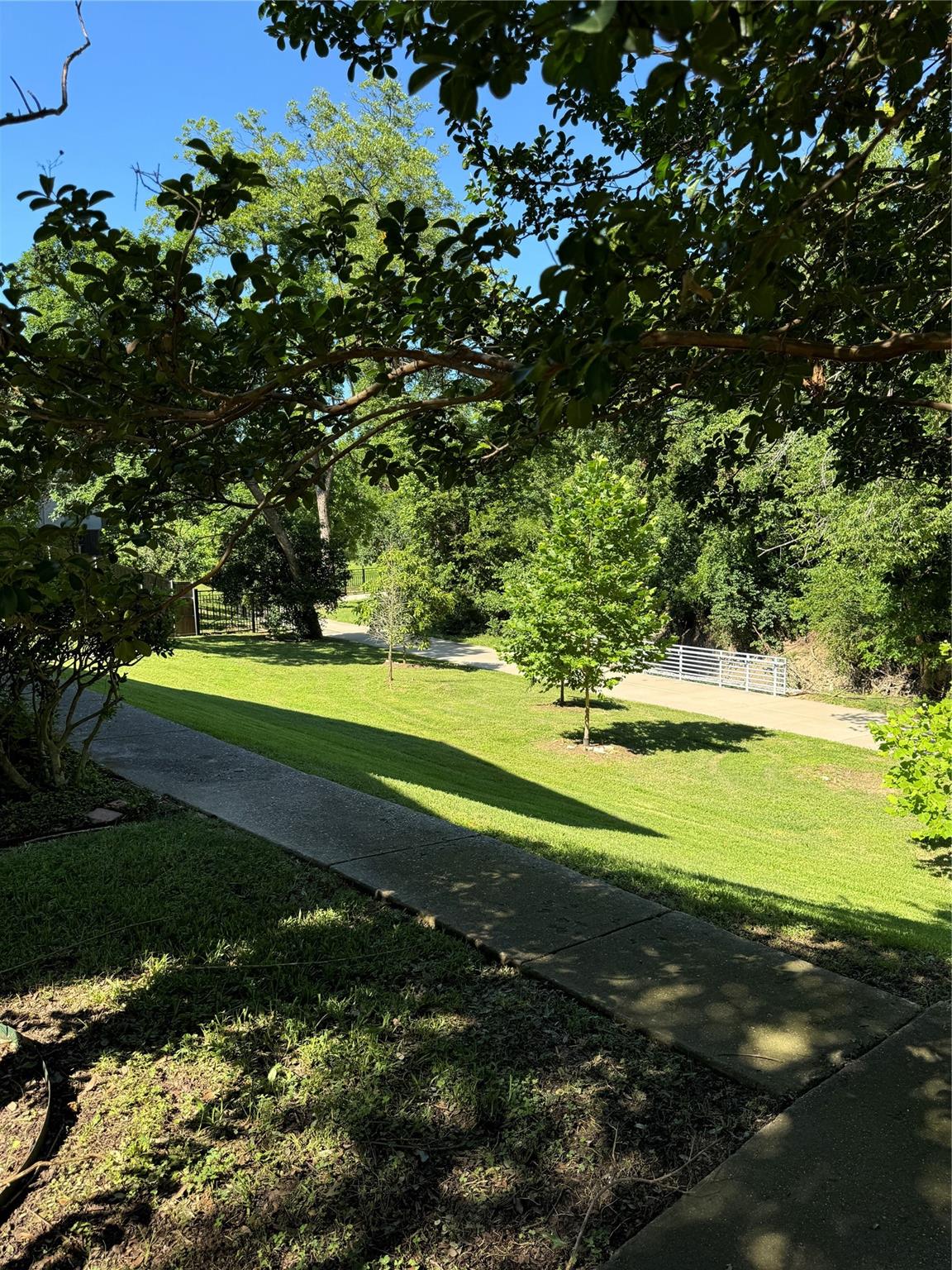main property photo 25