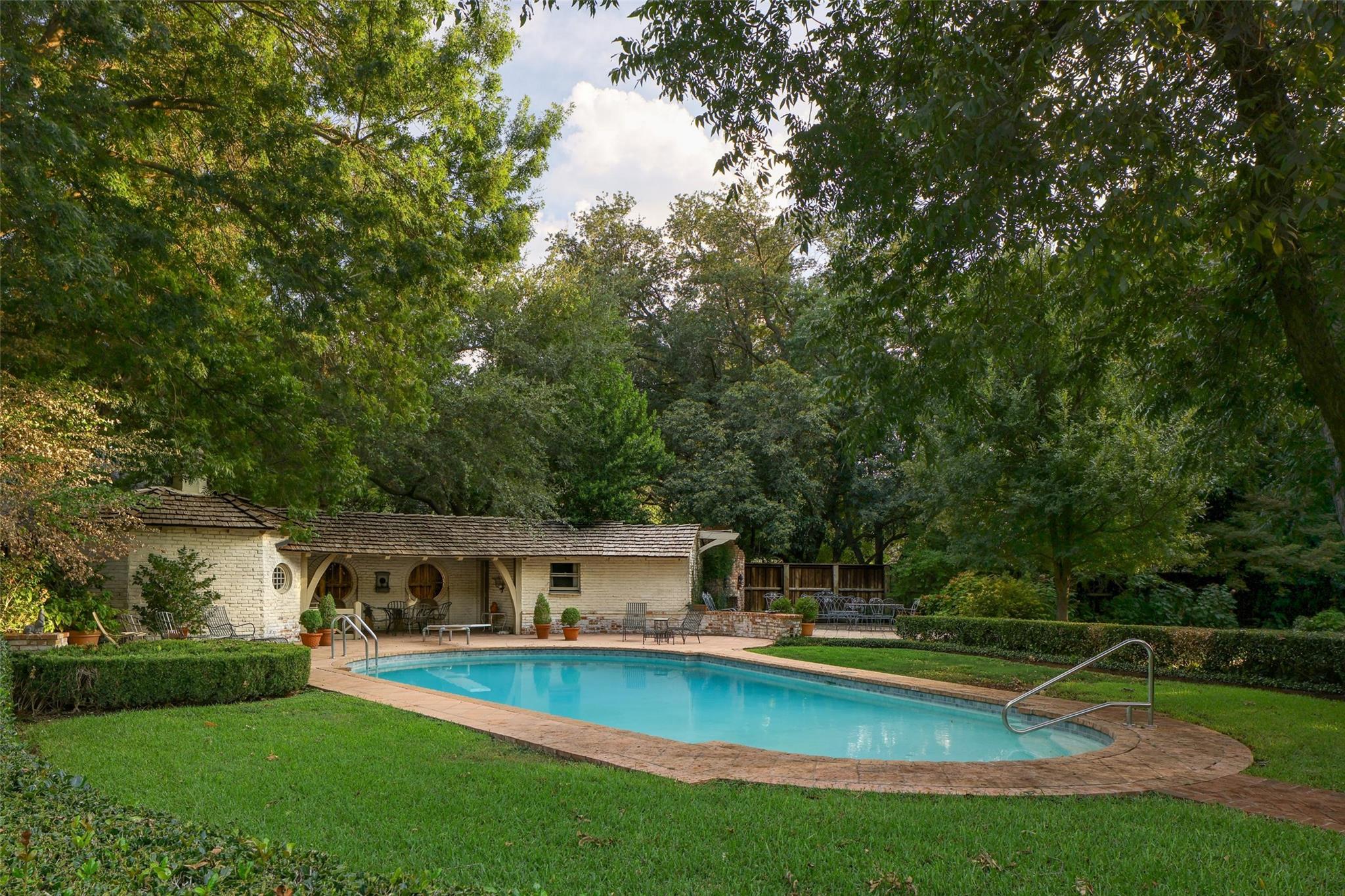 main property photo 15