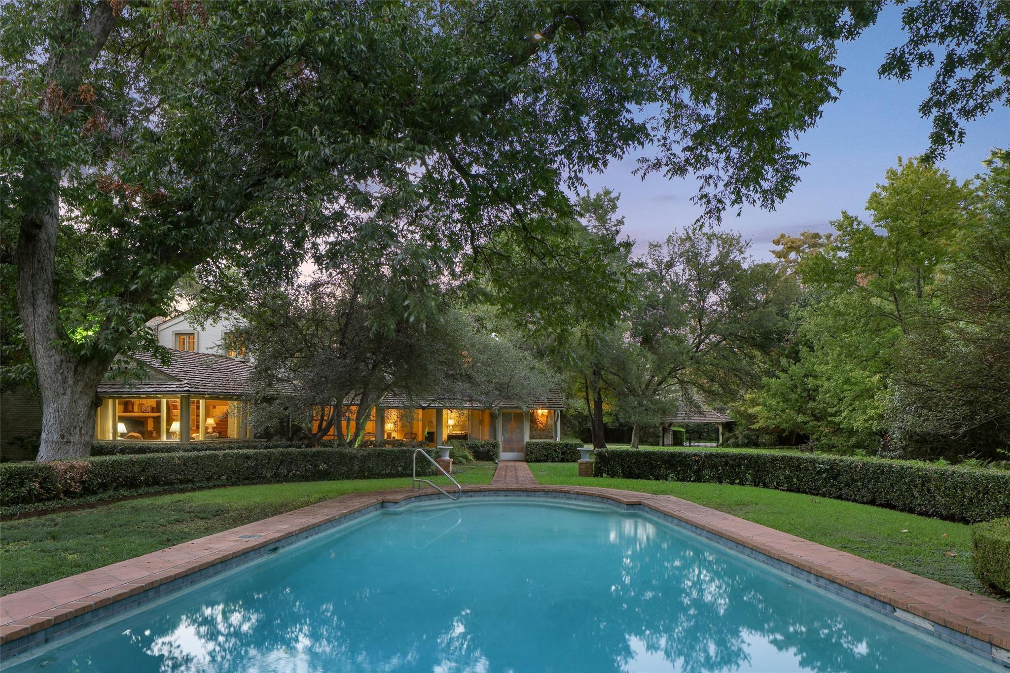 main property photo 16