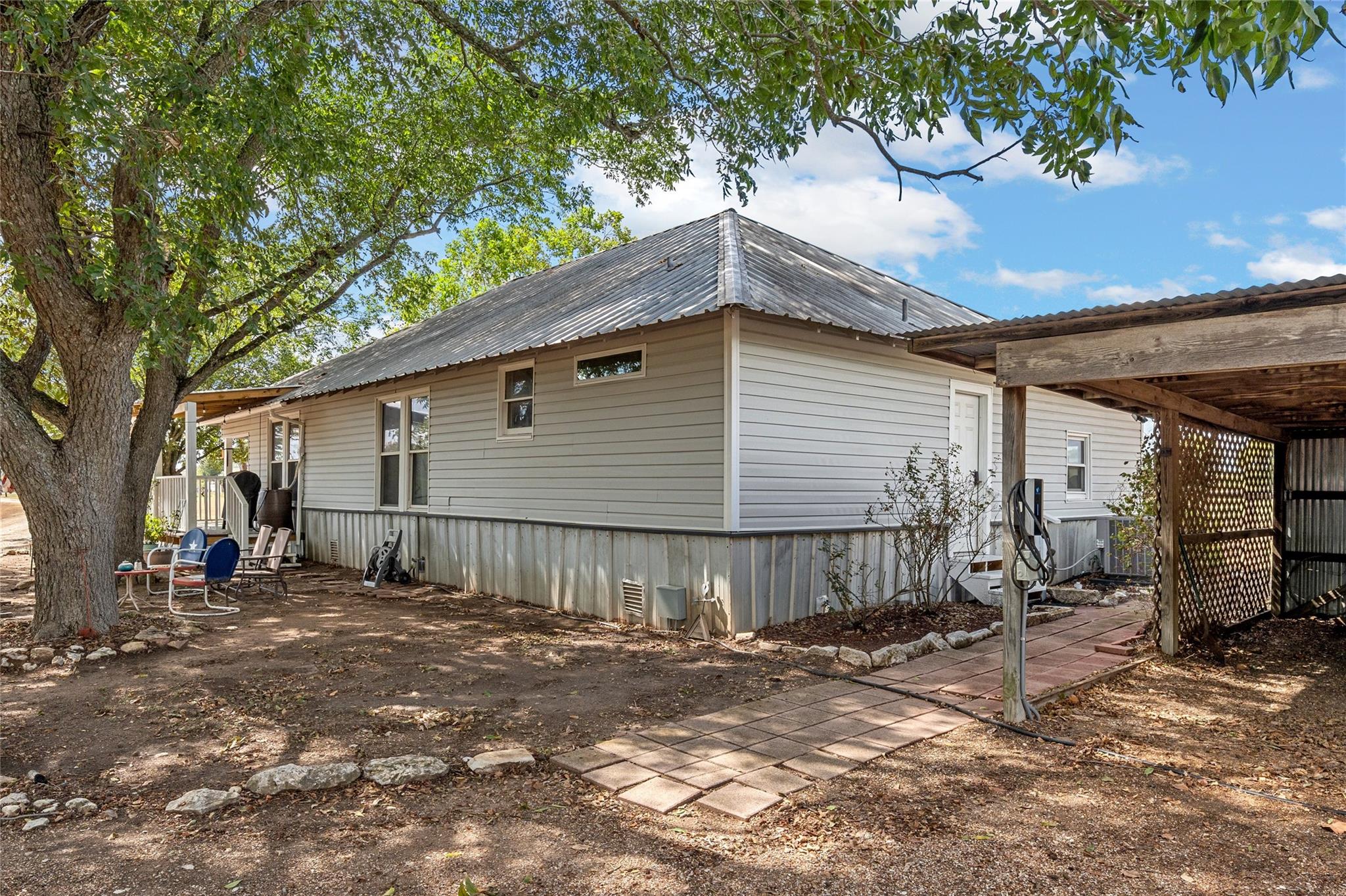 main property photo 30