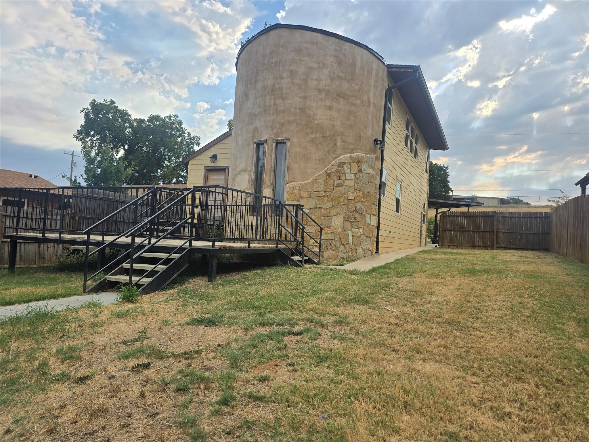 main property photo 31