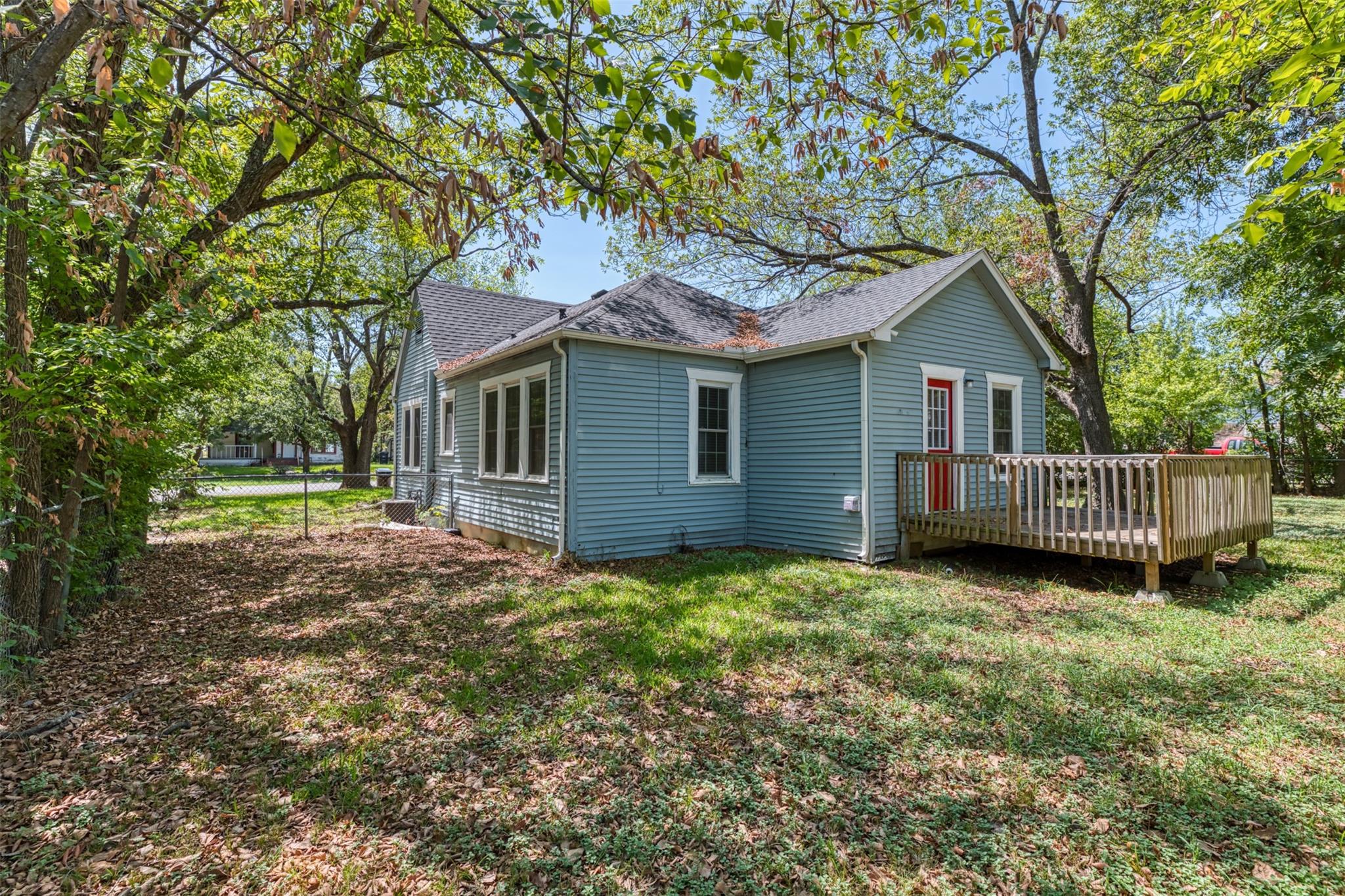 main property photo 28
