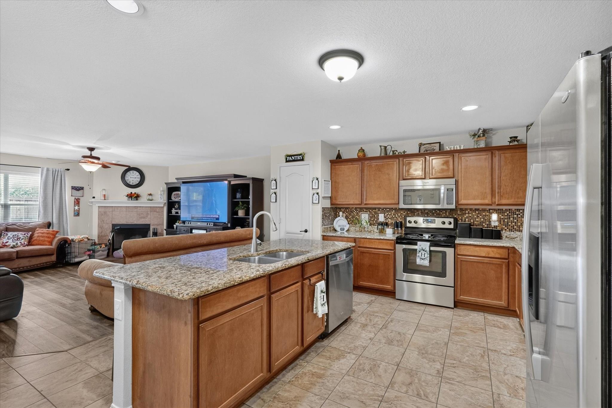 main property photo 6