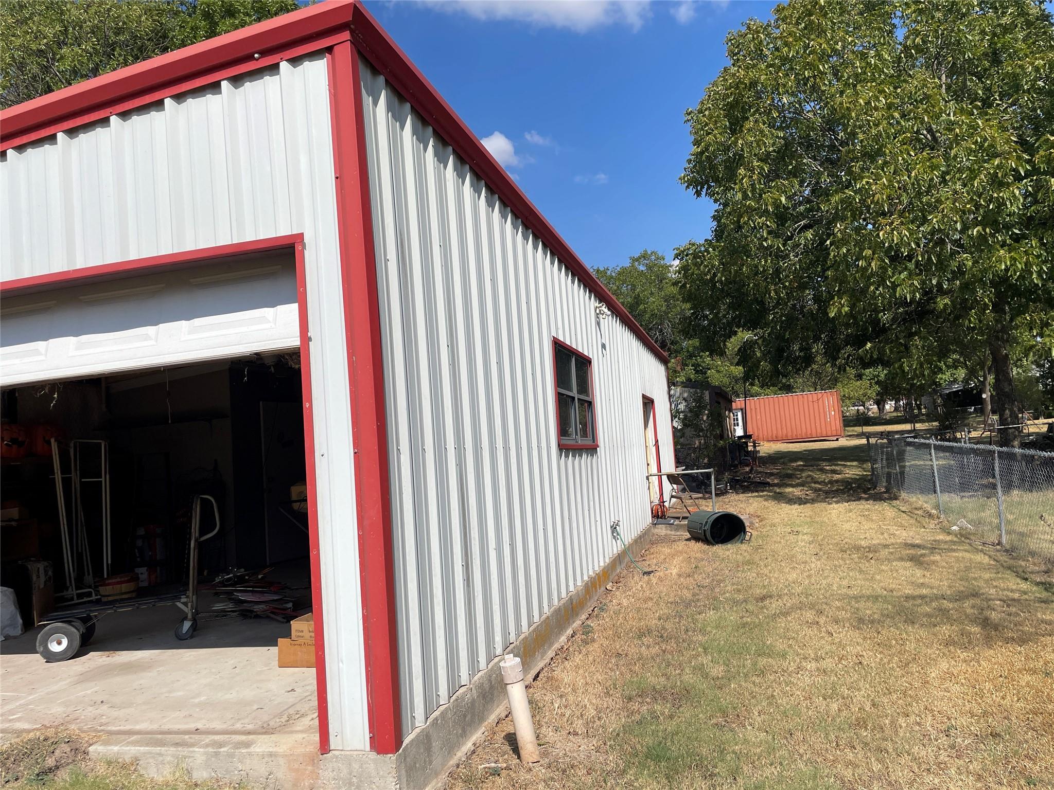 main property photo 10