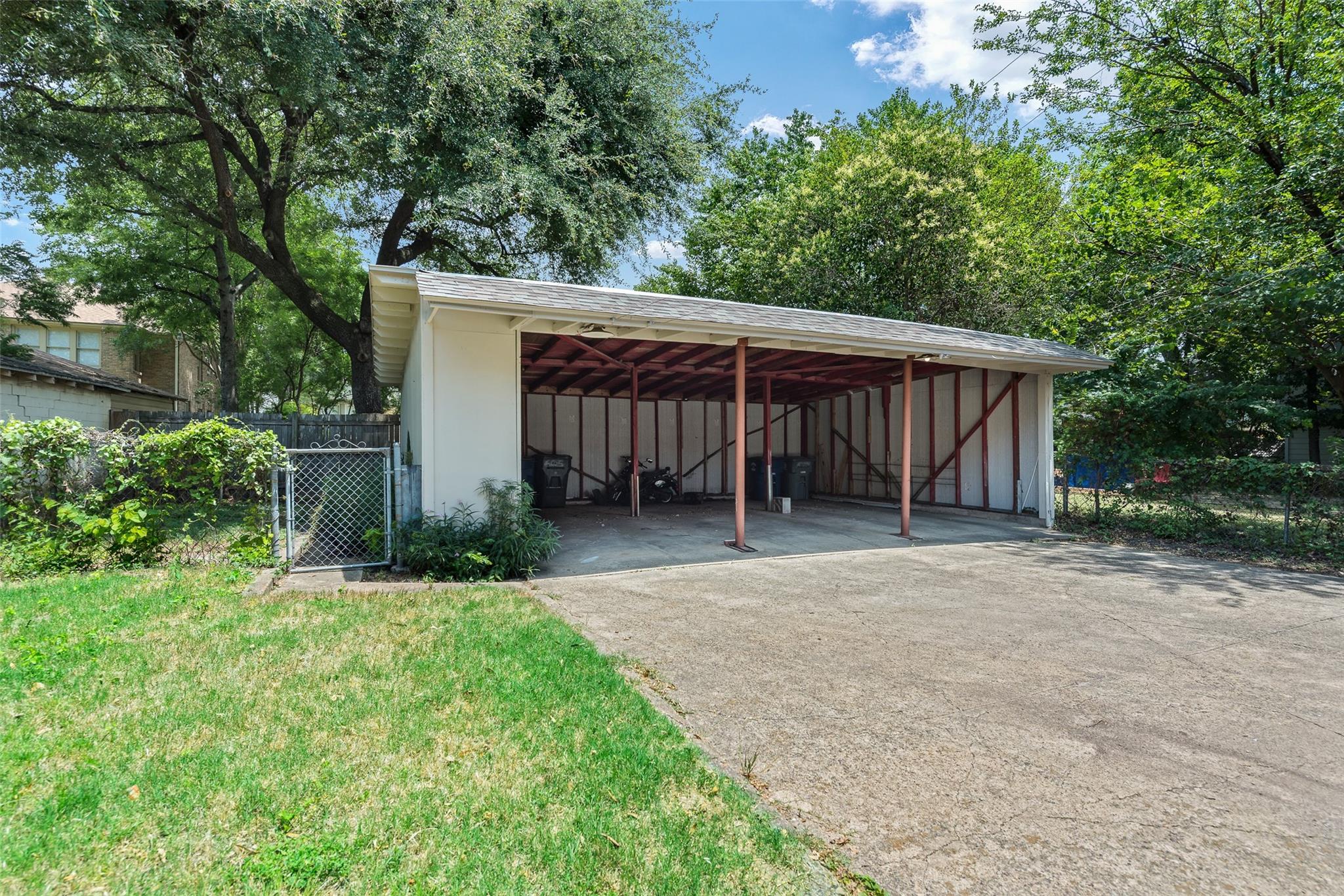 main property photo 8