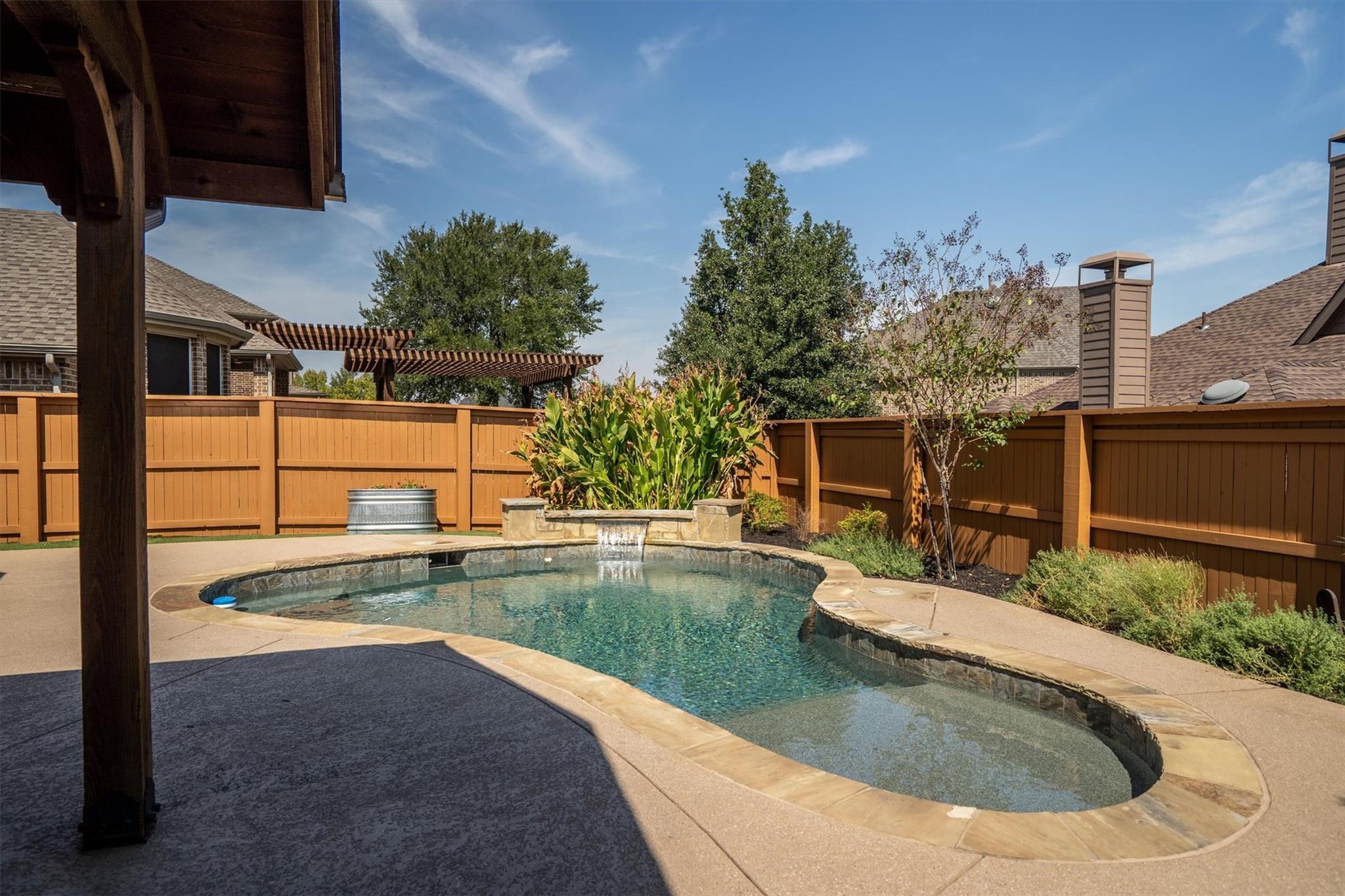 main property photo 31