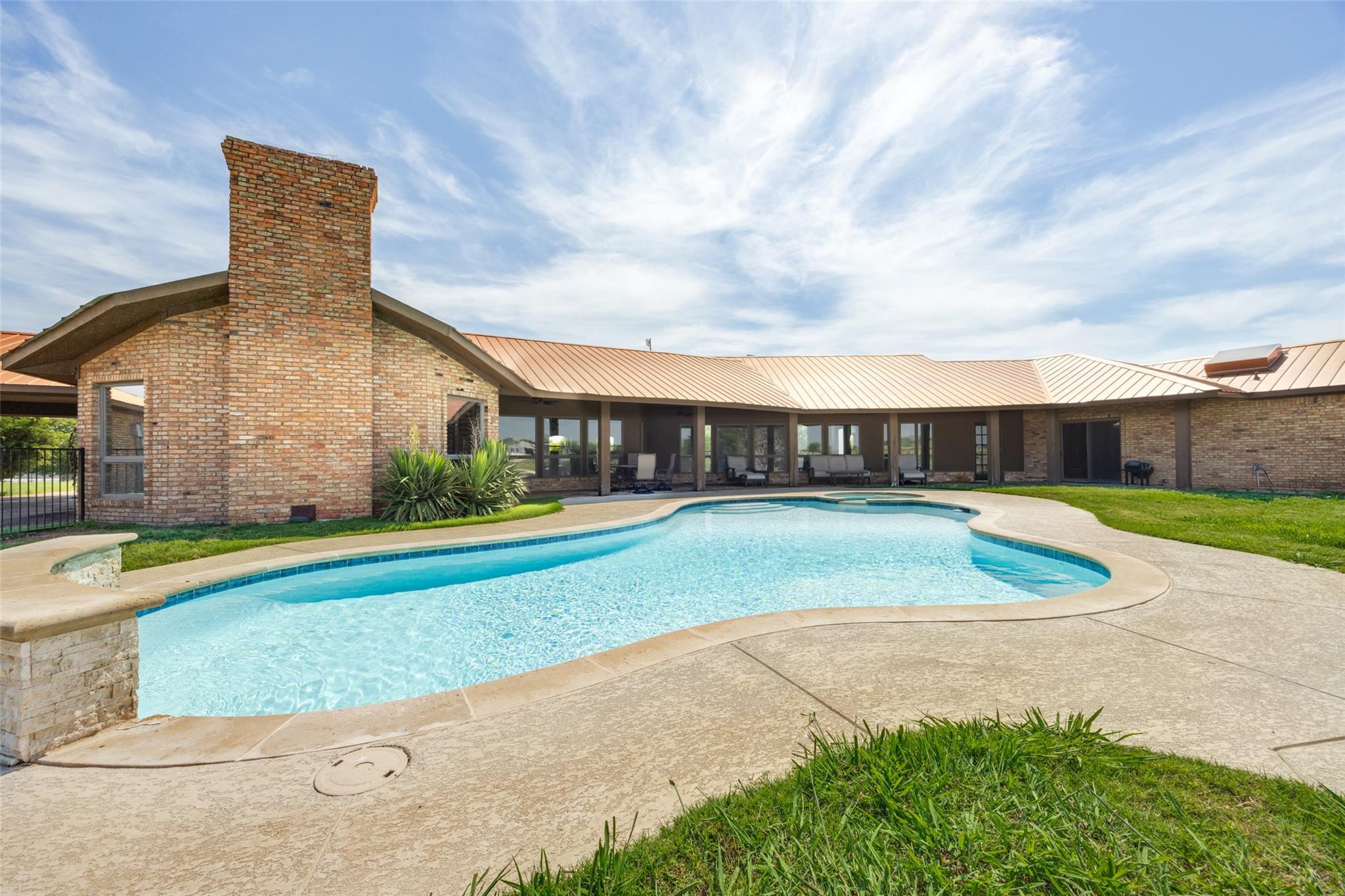 main property photo 22