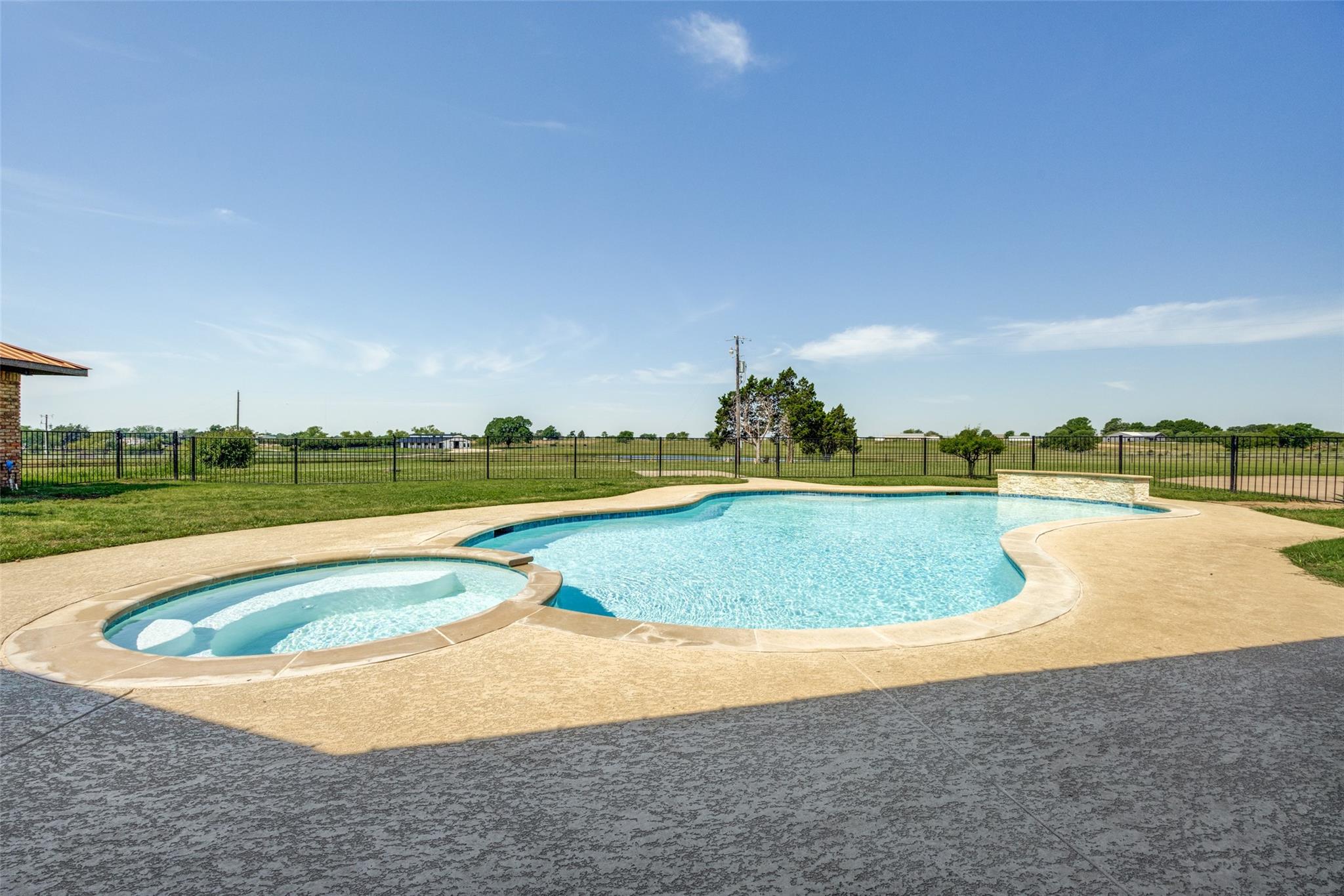 main property photo 24