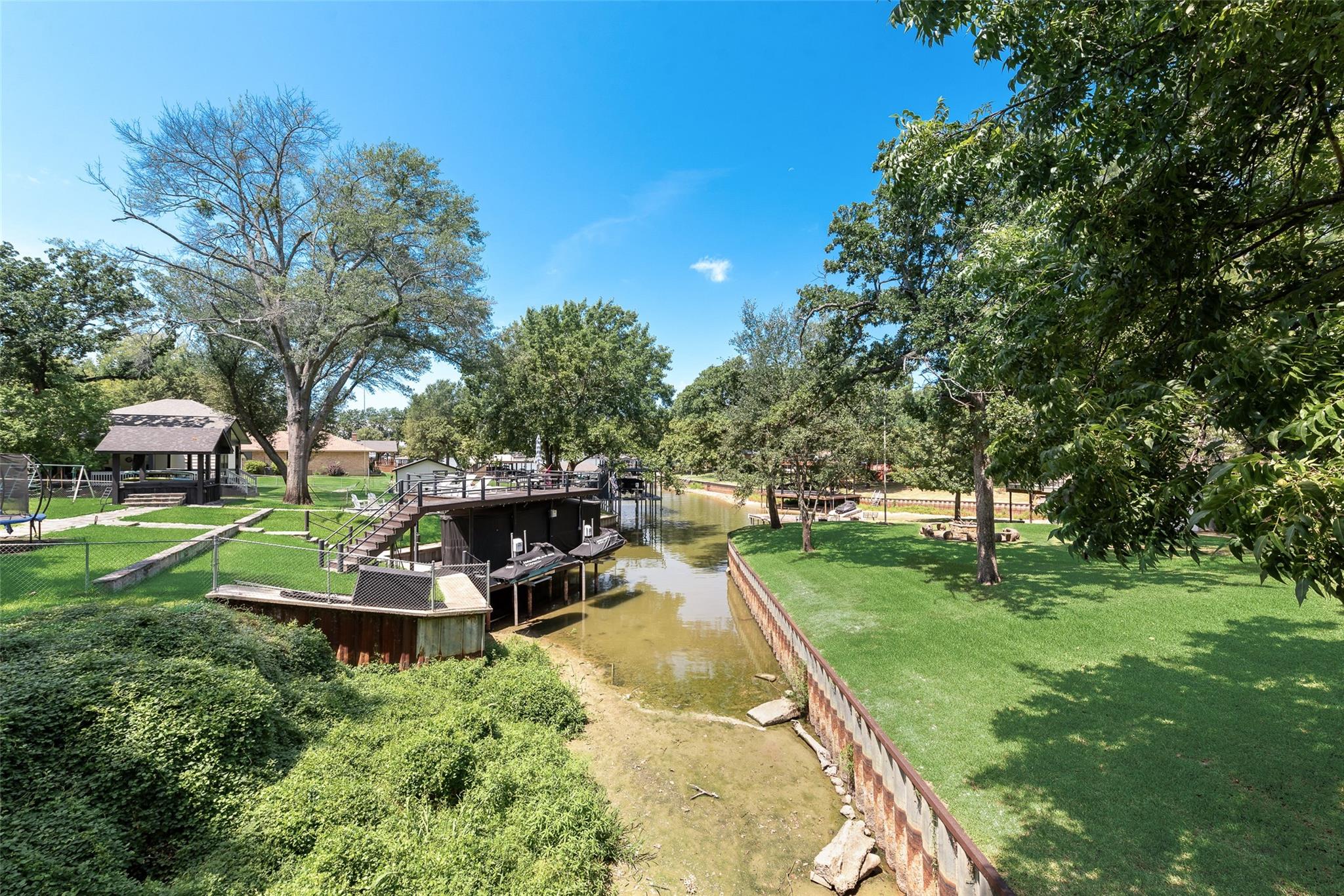 main property photo 24