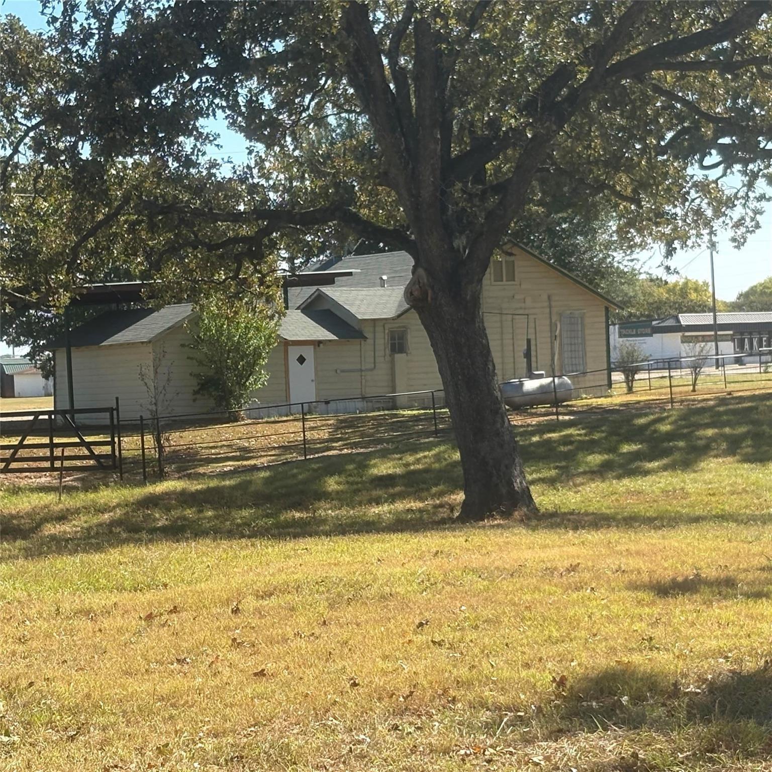main property photo 34