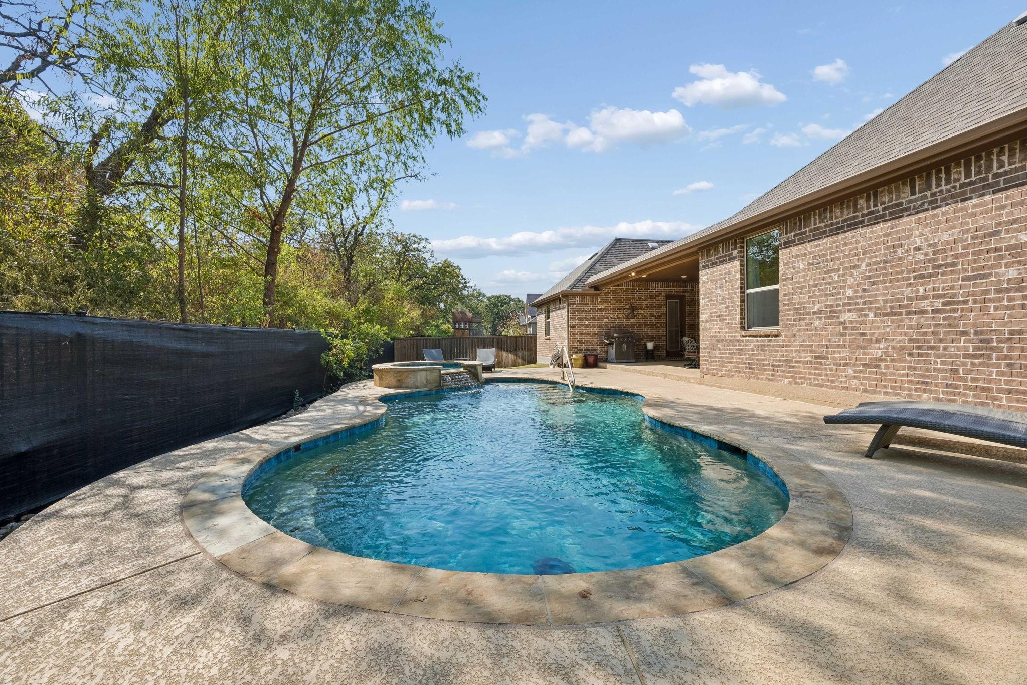 main property photo 23