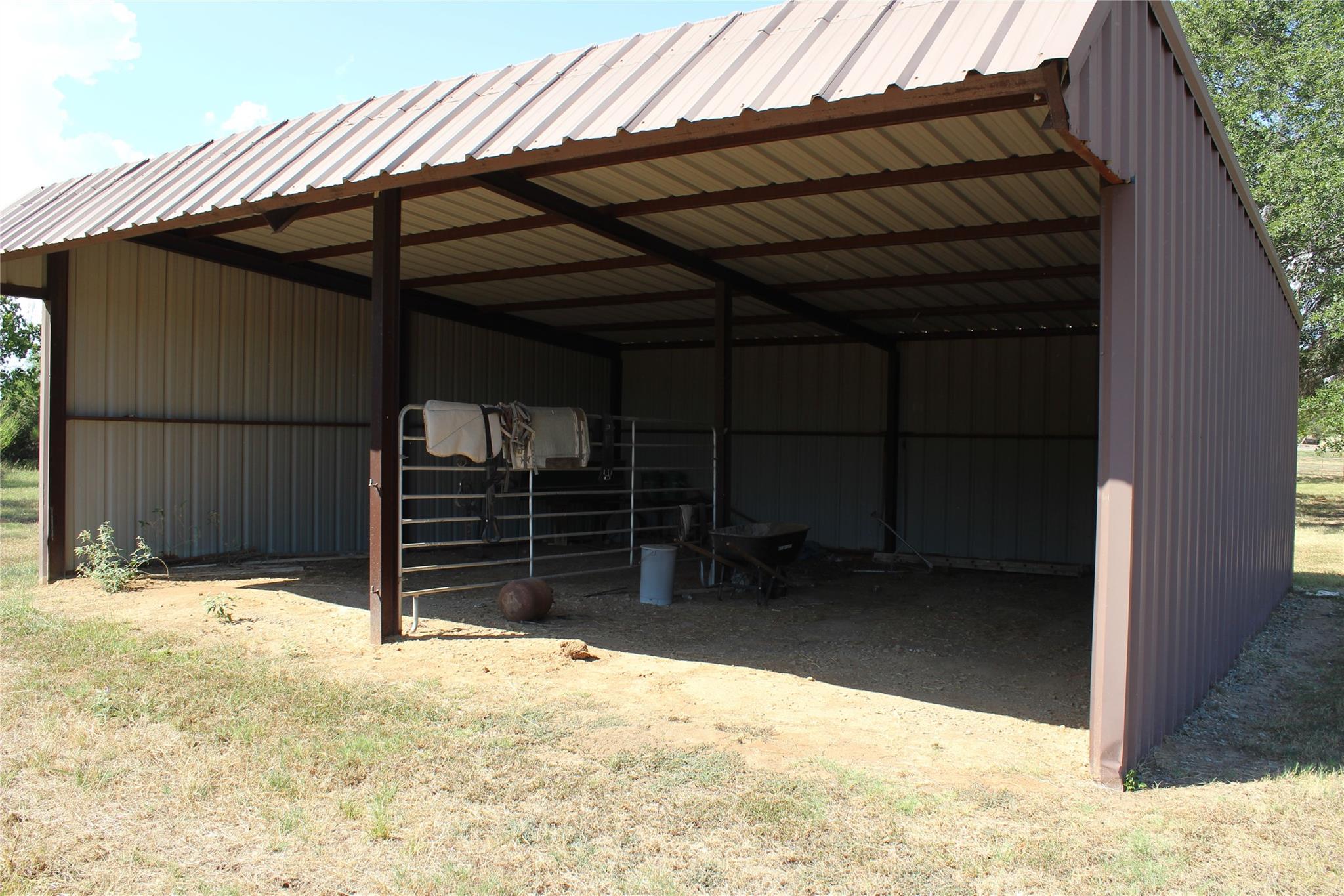 main property photo 23
