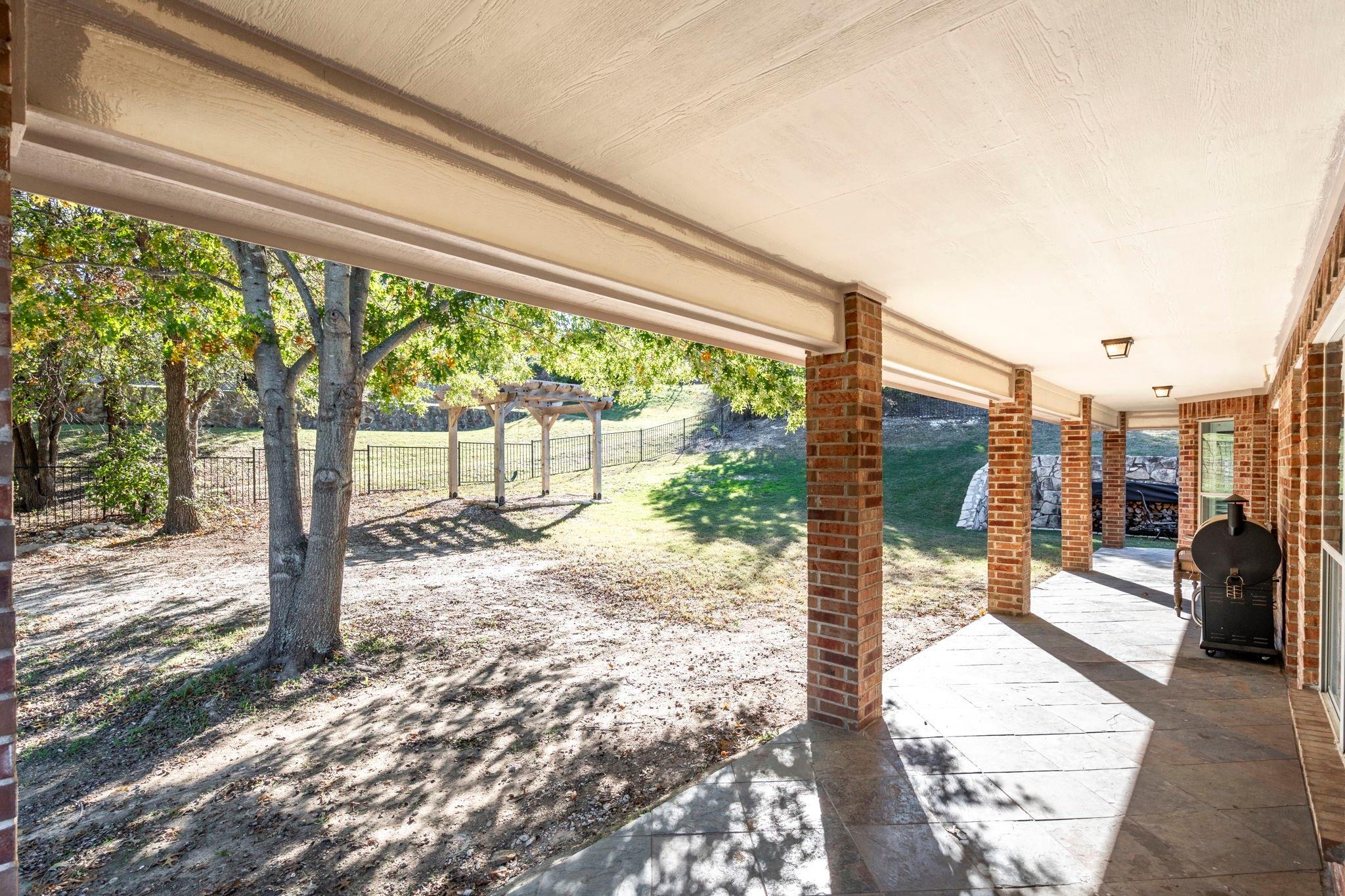 main property photo 31