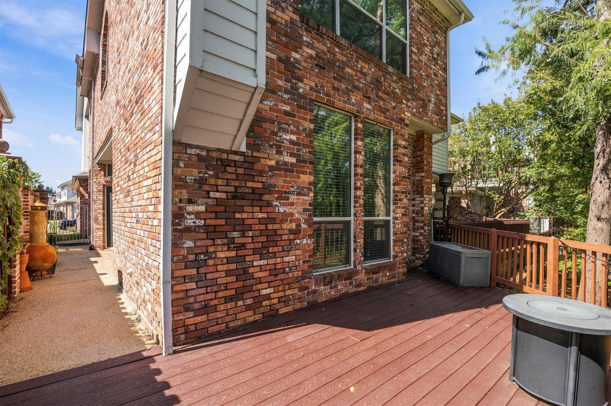 main property photo 32