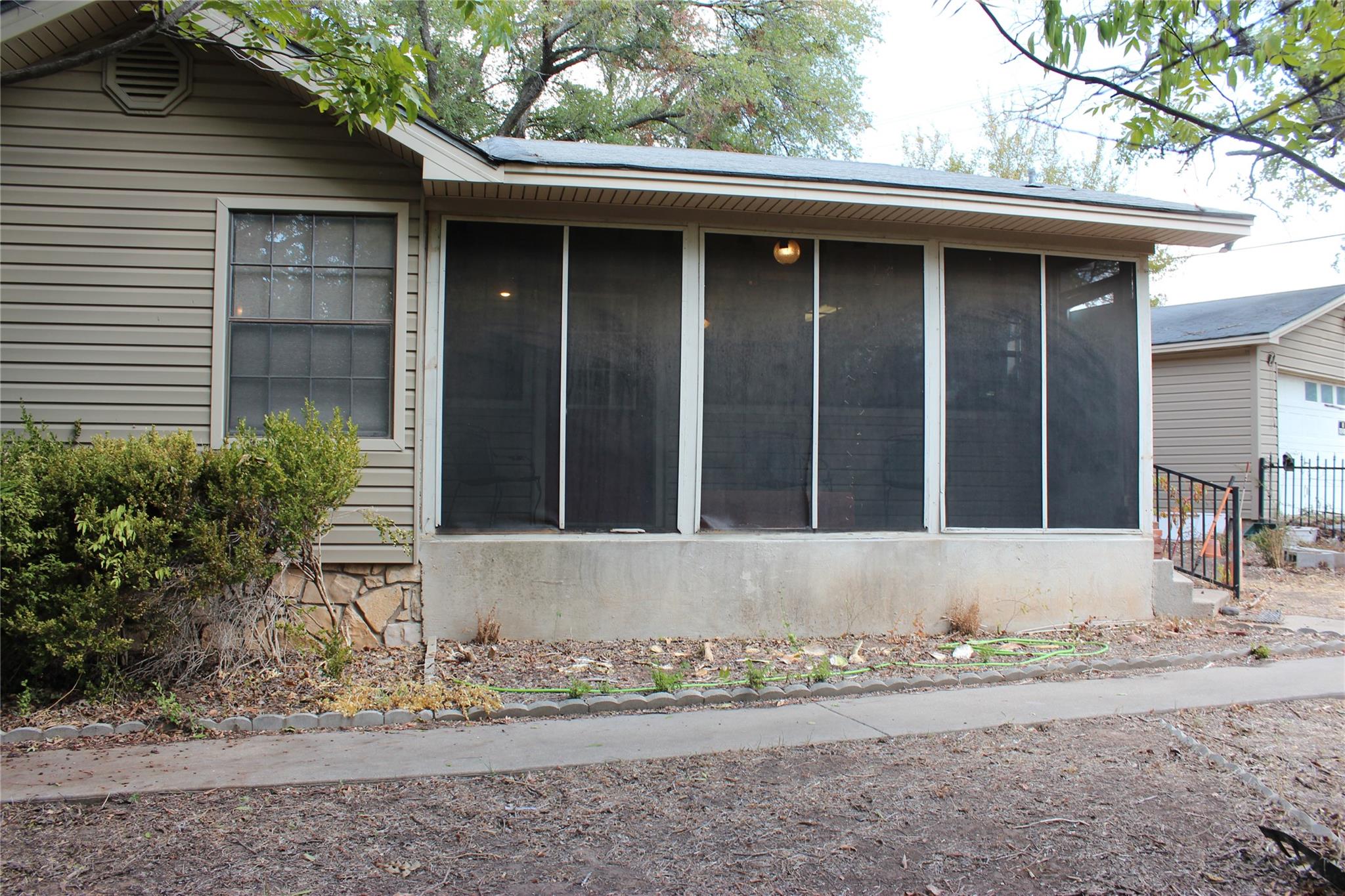 main property photo 28