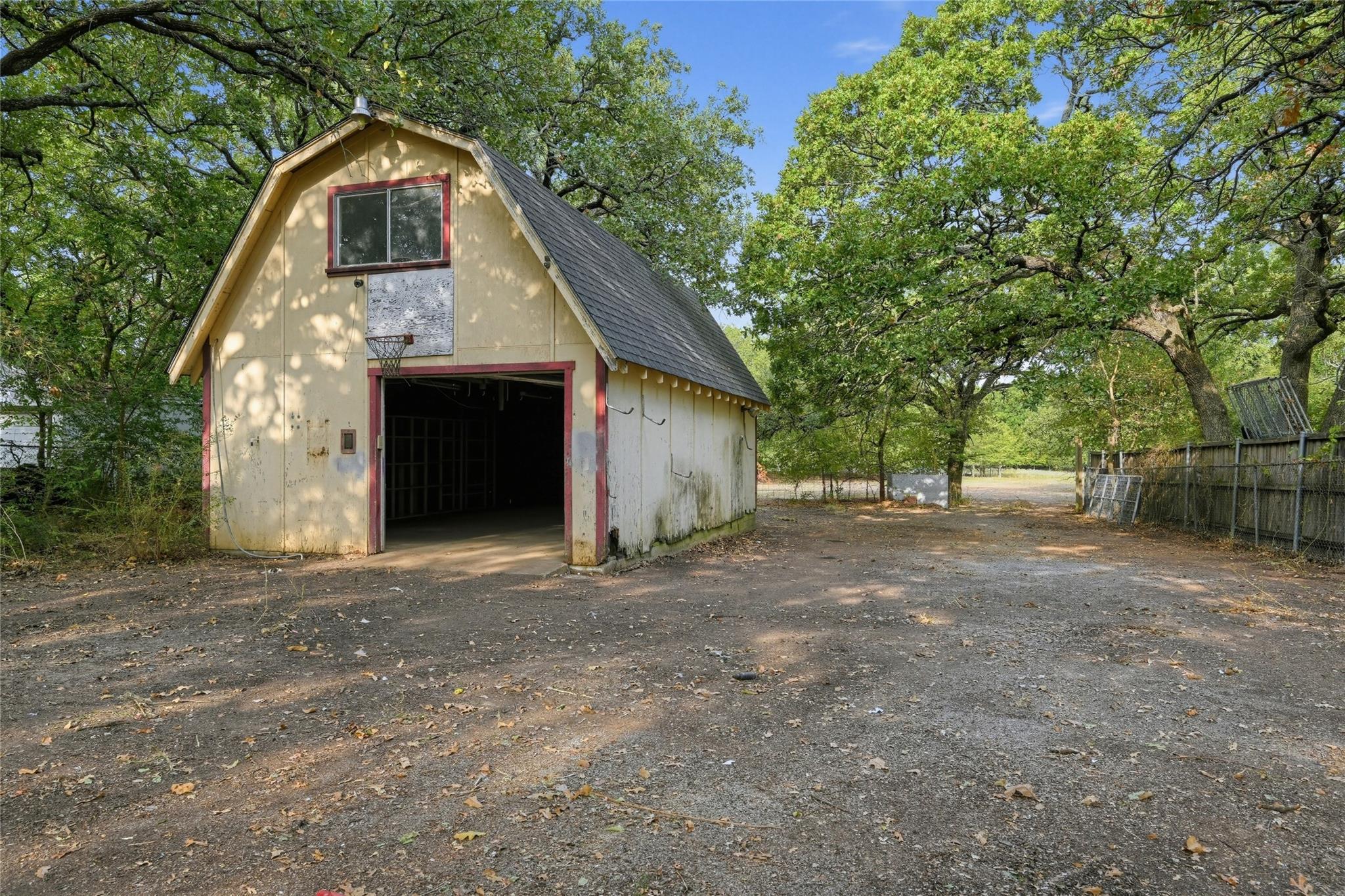 main property photo 27