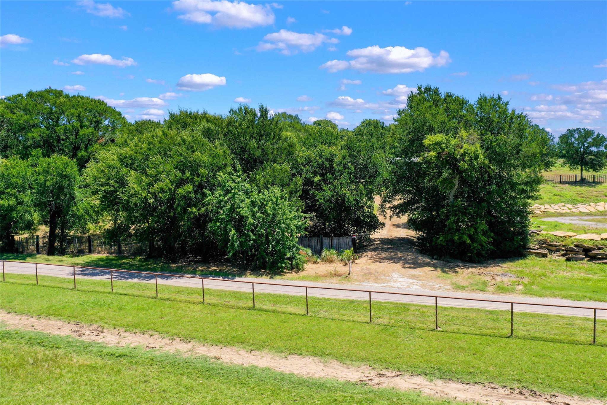main property photo 28