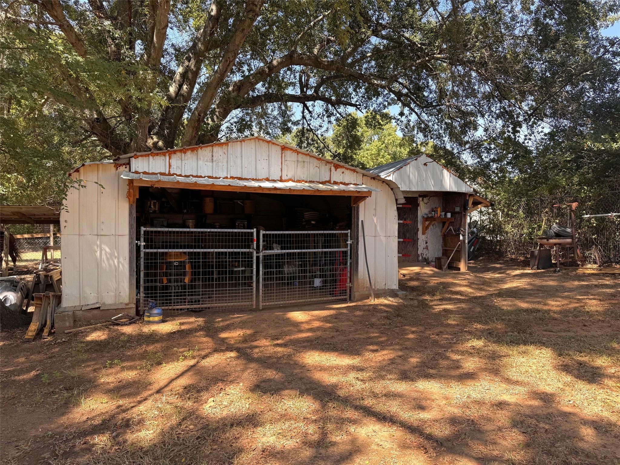main property photo 16
