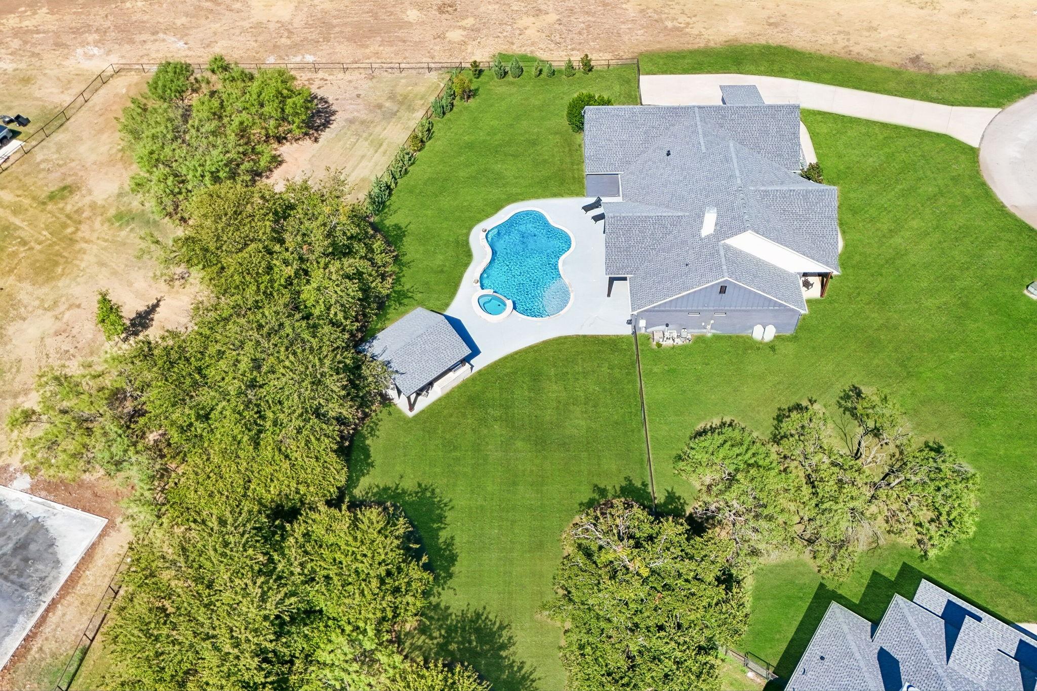 main property photo 34