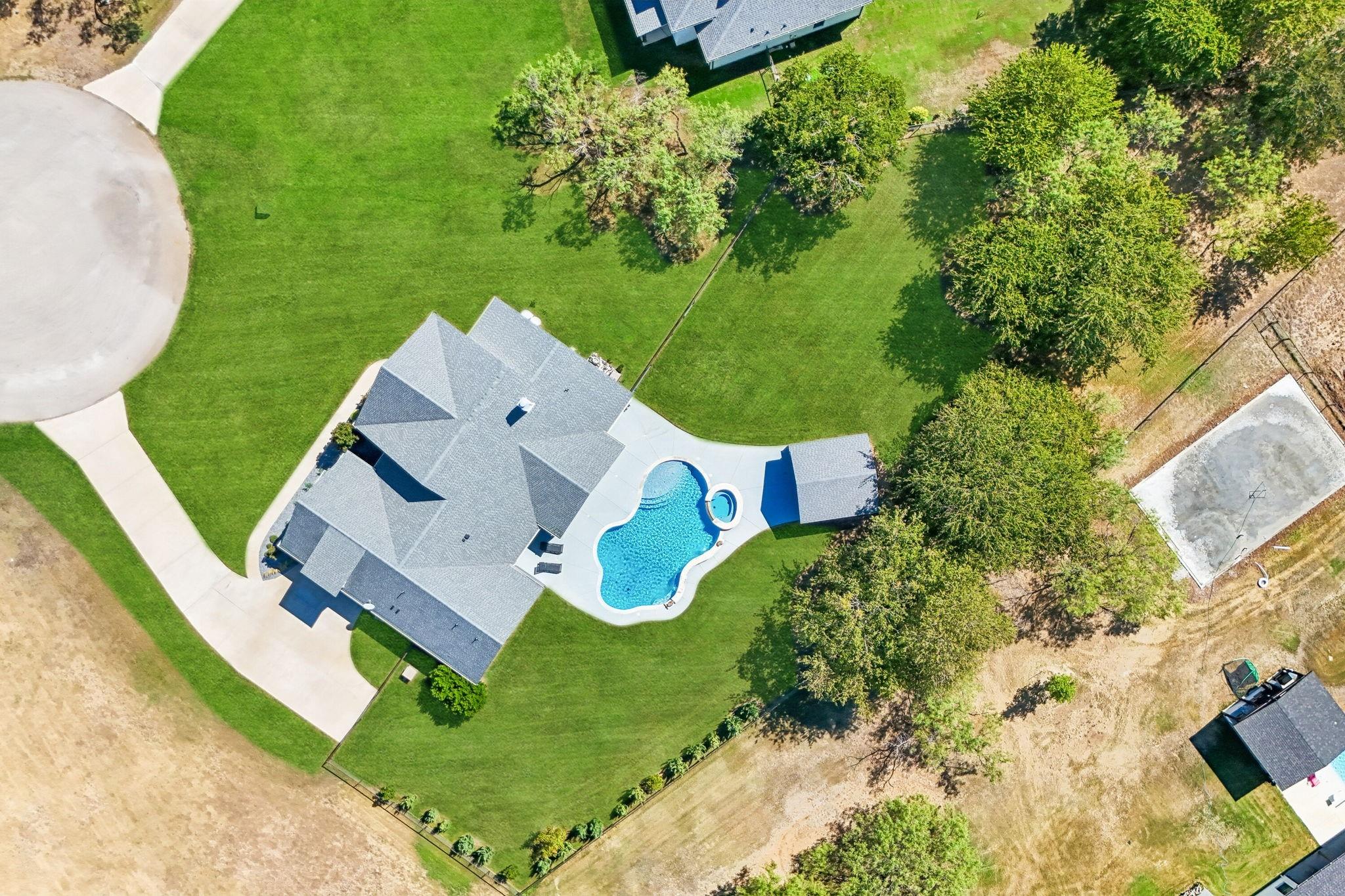 main property photo 36